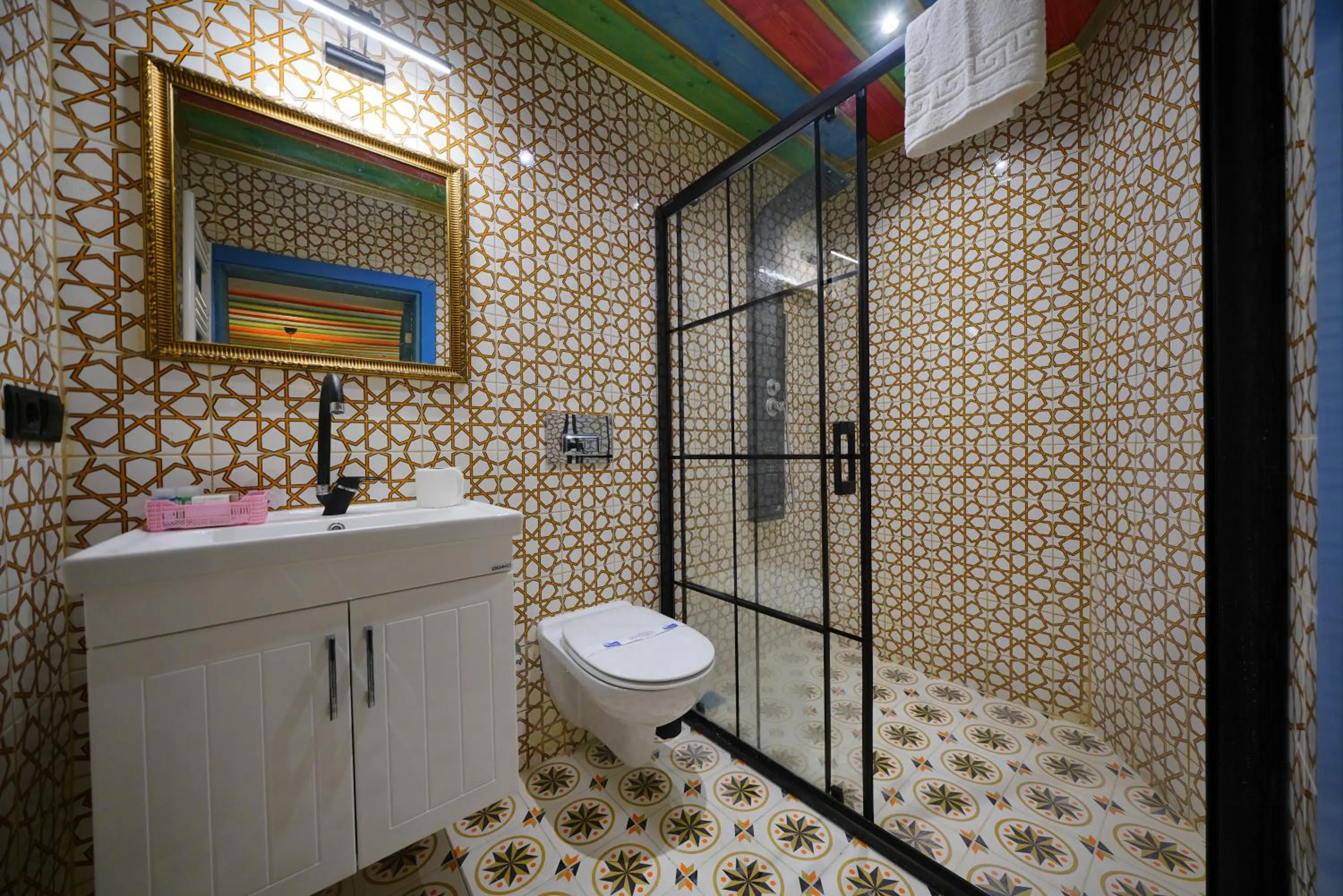 Shower in Mirzade Konak Hotel