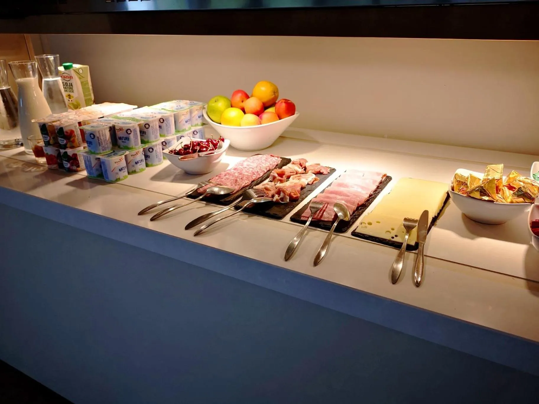 Buffet breakfast in Hôtel Belesso