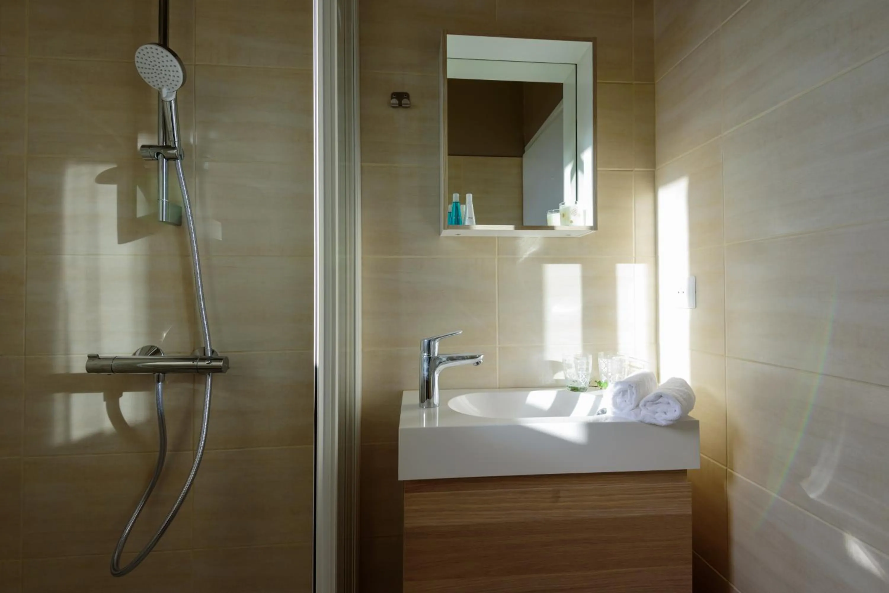 Shower in Hôtel Belesso