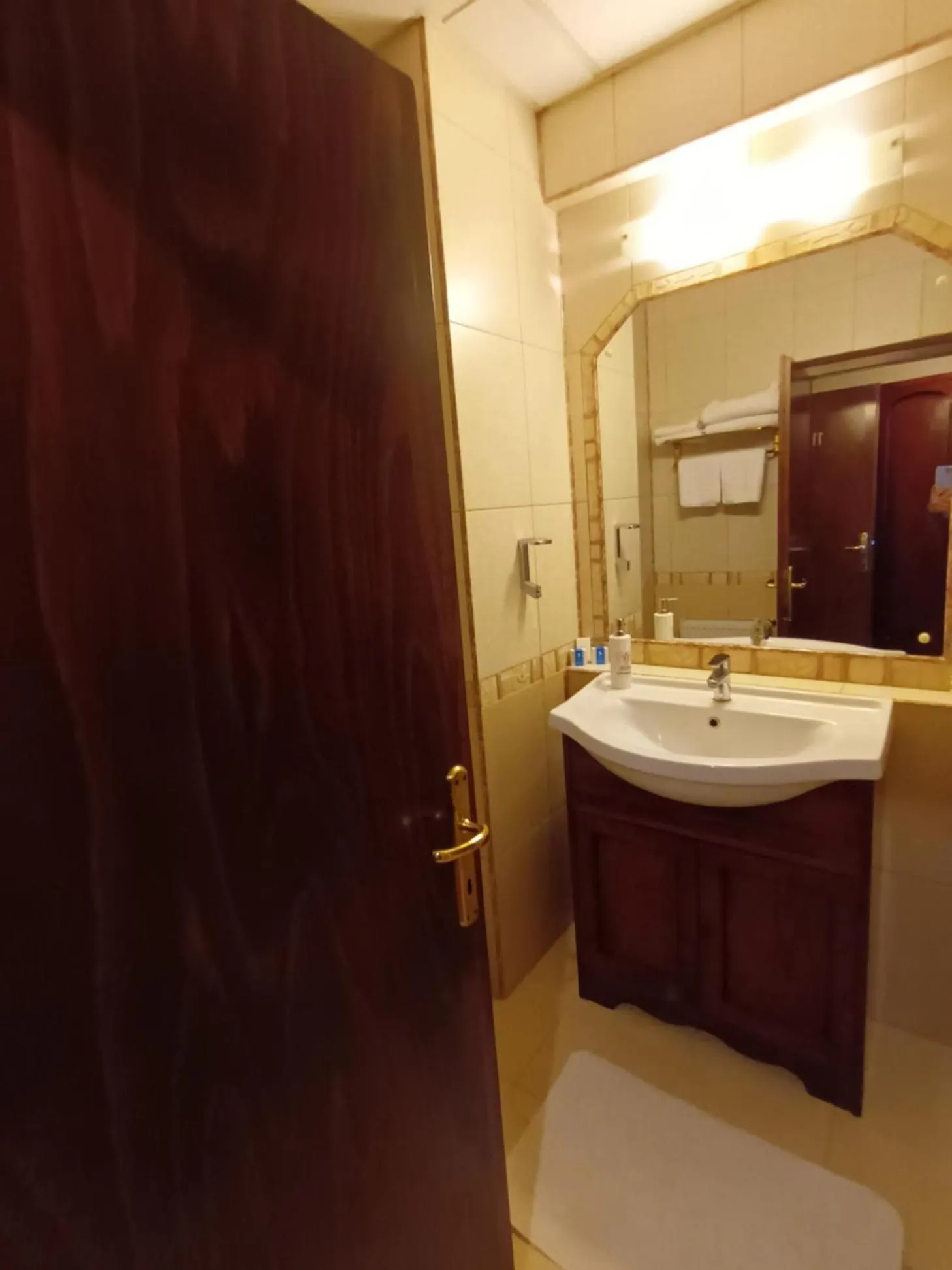 Bathroom in Hotel Mara