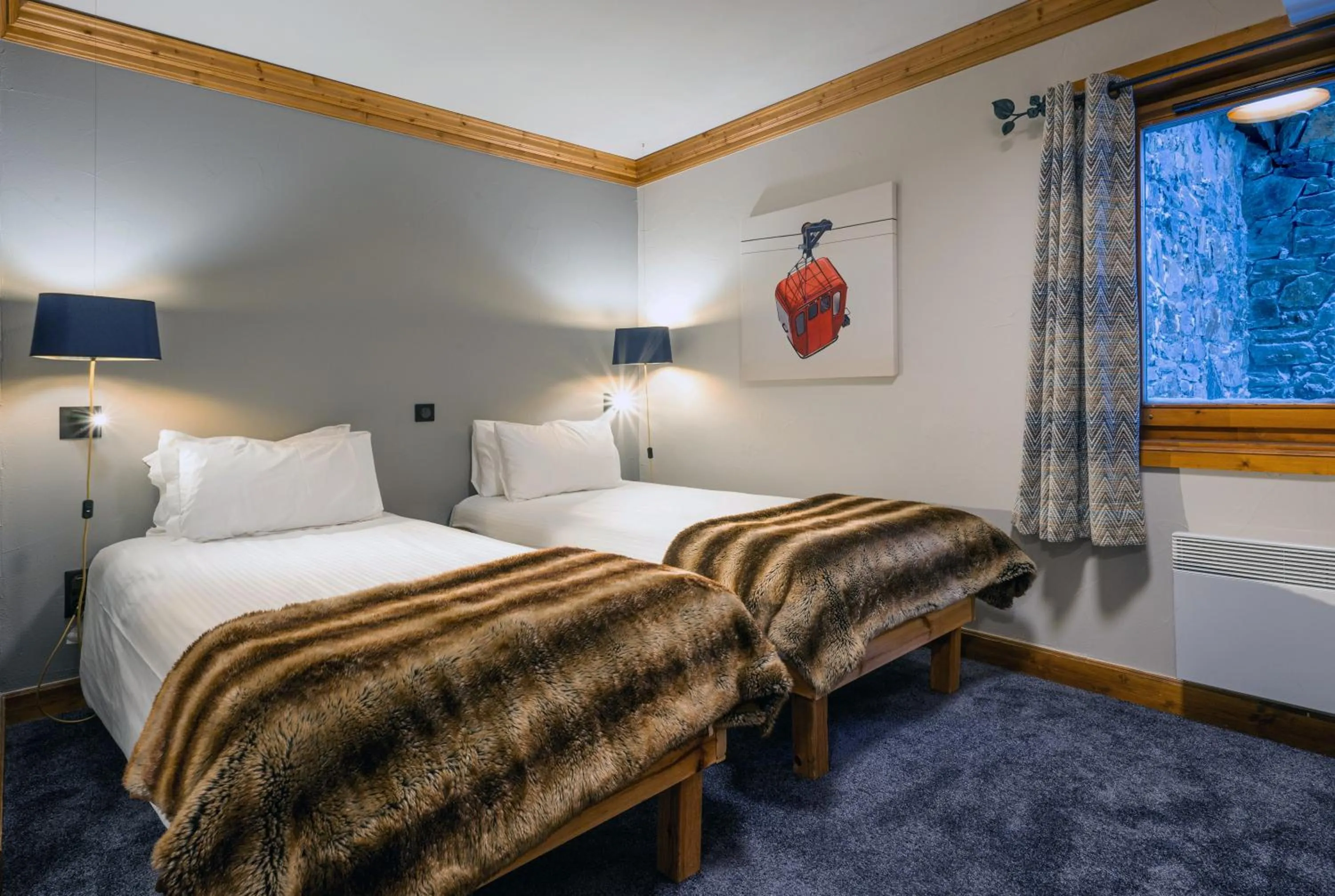 Bed in Hôtel Les Suites du Montana by Les Etincelles