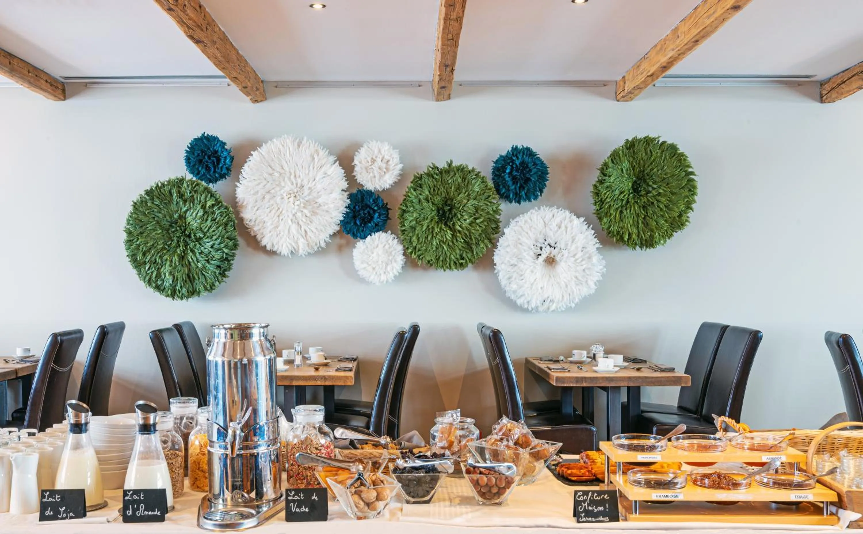 Buffet breakfast in Hôtel Les Suites du Montana by Les Etincelles