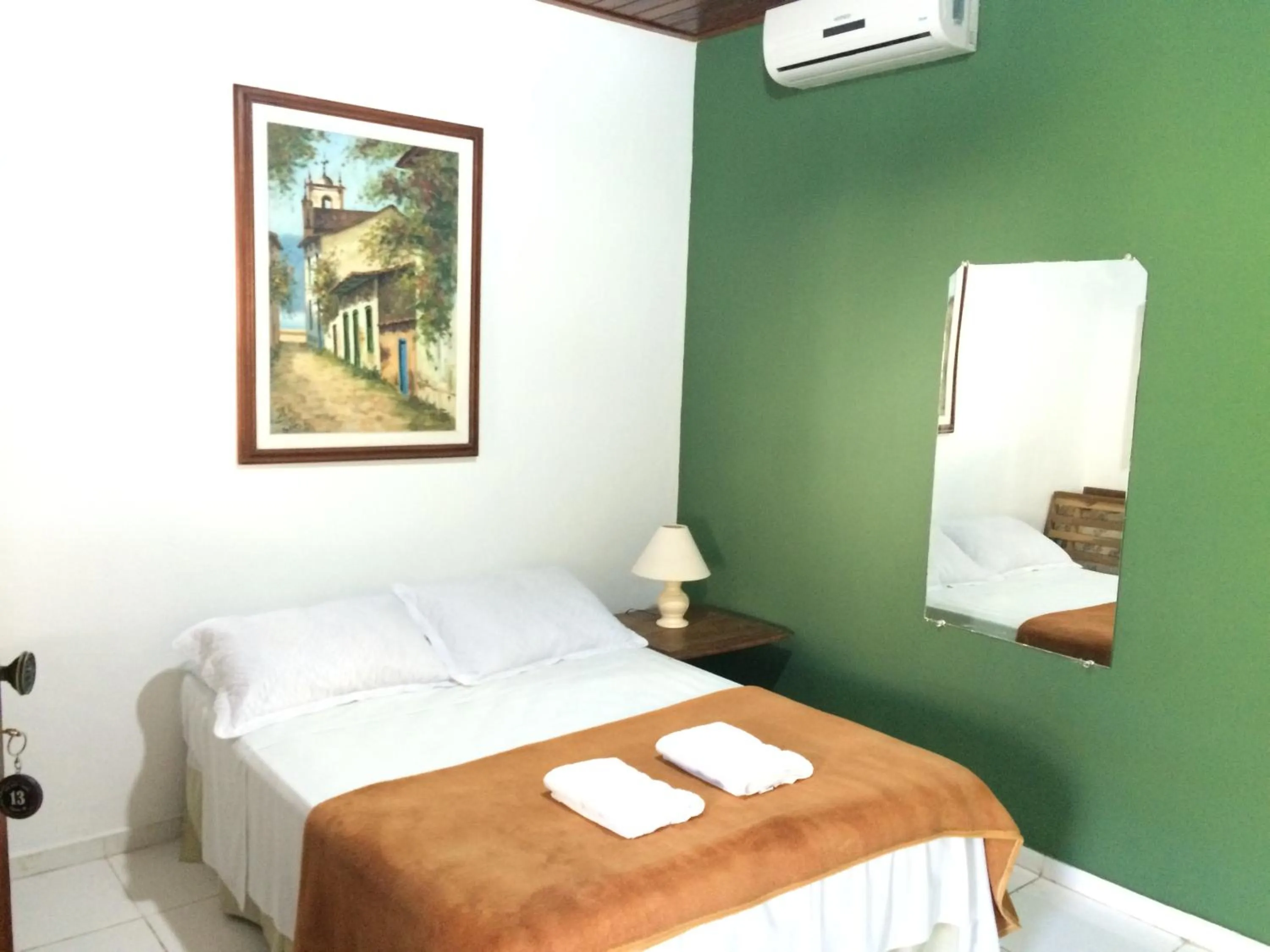 Photo of the whole room, Bed in Pousada do Tesouro