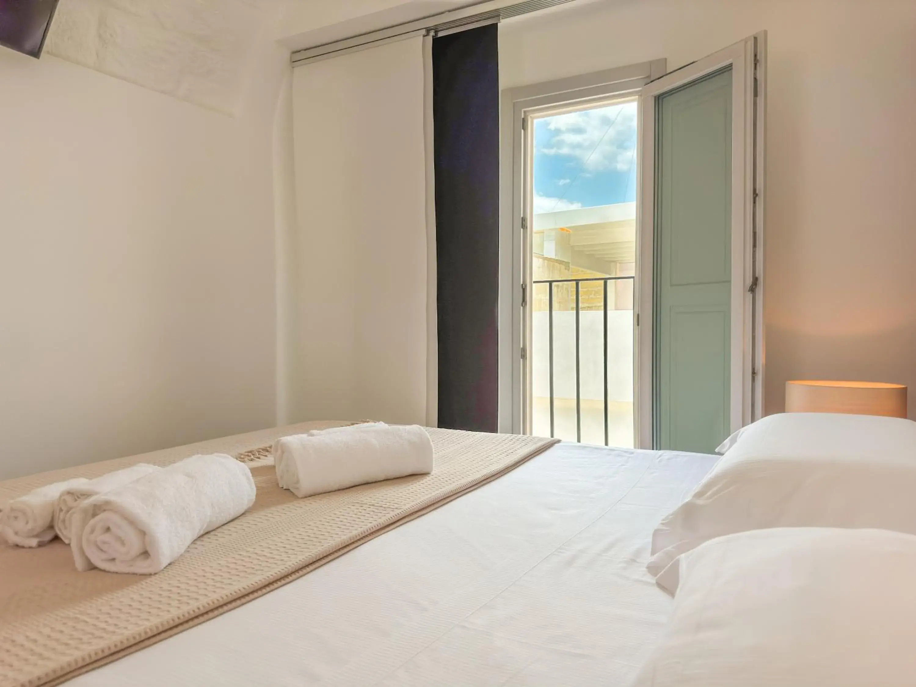 Small Double Room in Vingt Sept Small Double Room in Vingt Sept