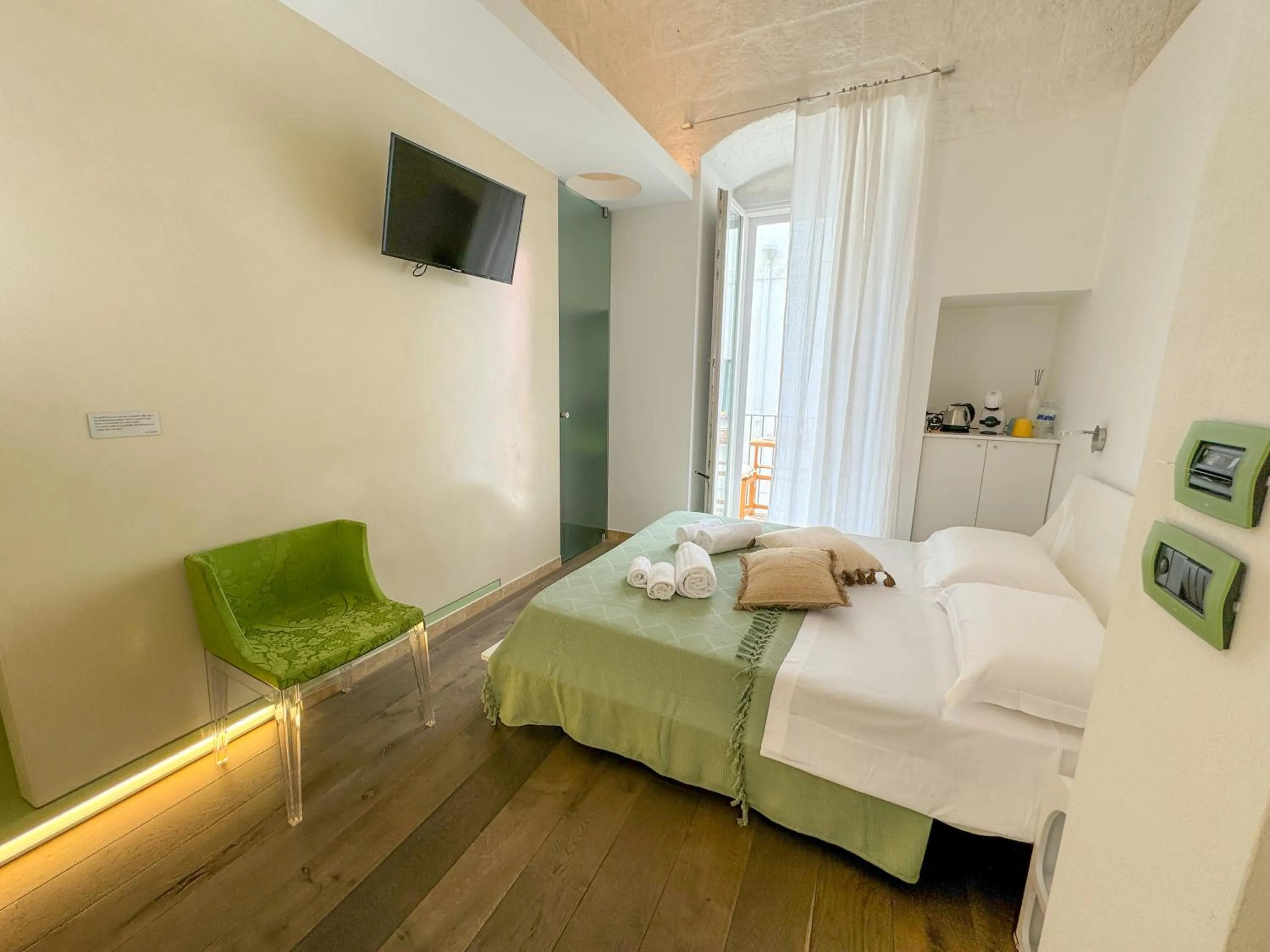 TV and multimedia, Bed in Vingt Sept