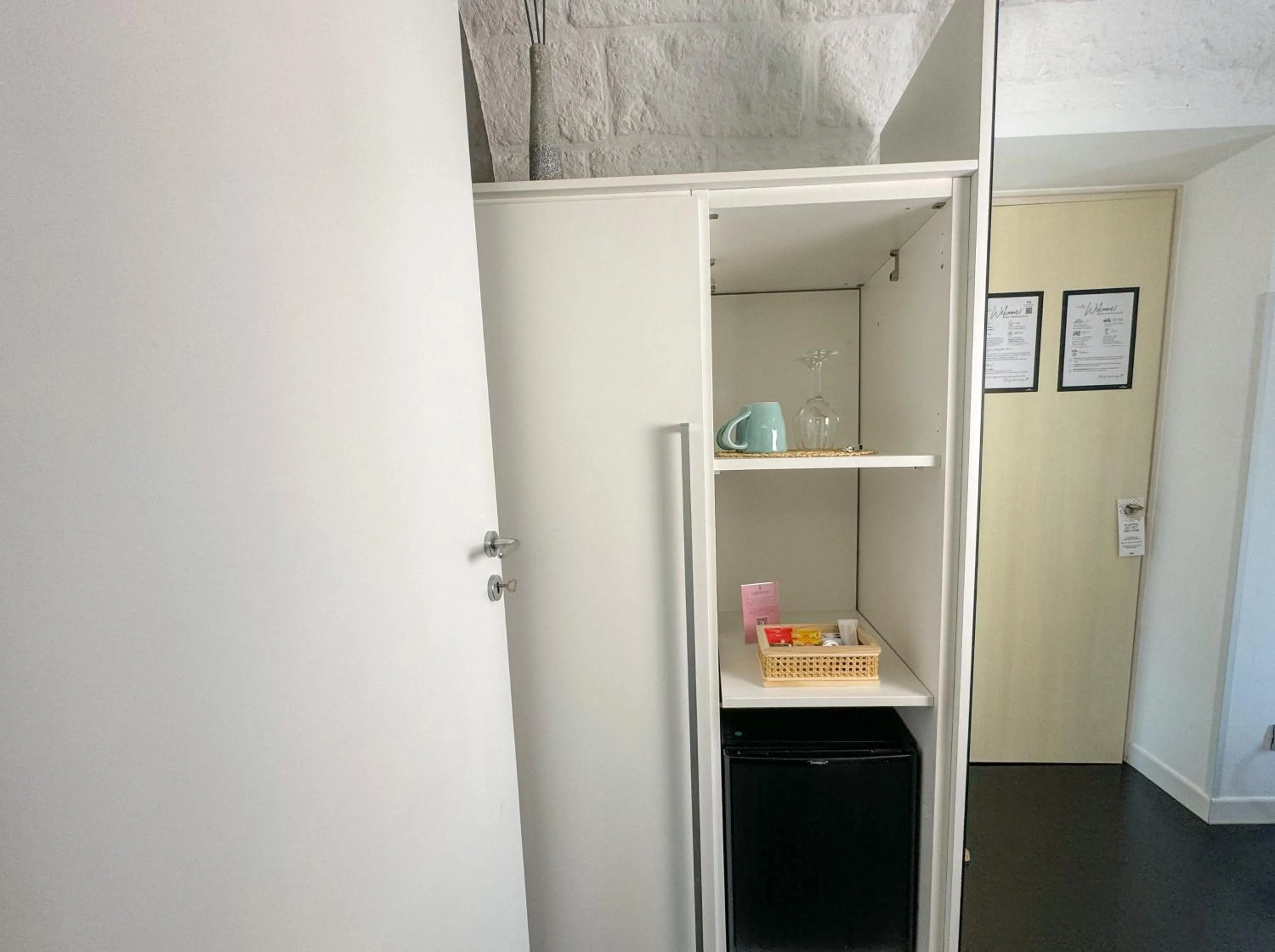 wardrobe in Vingt Sept