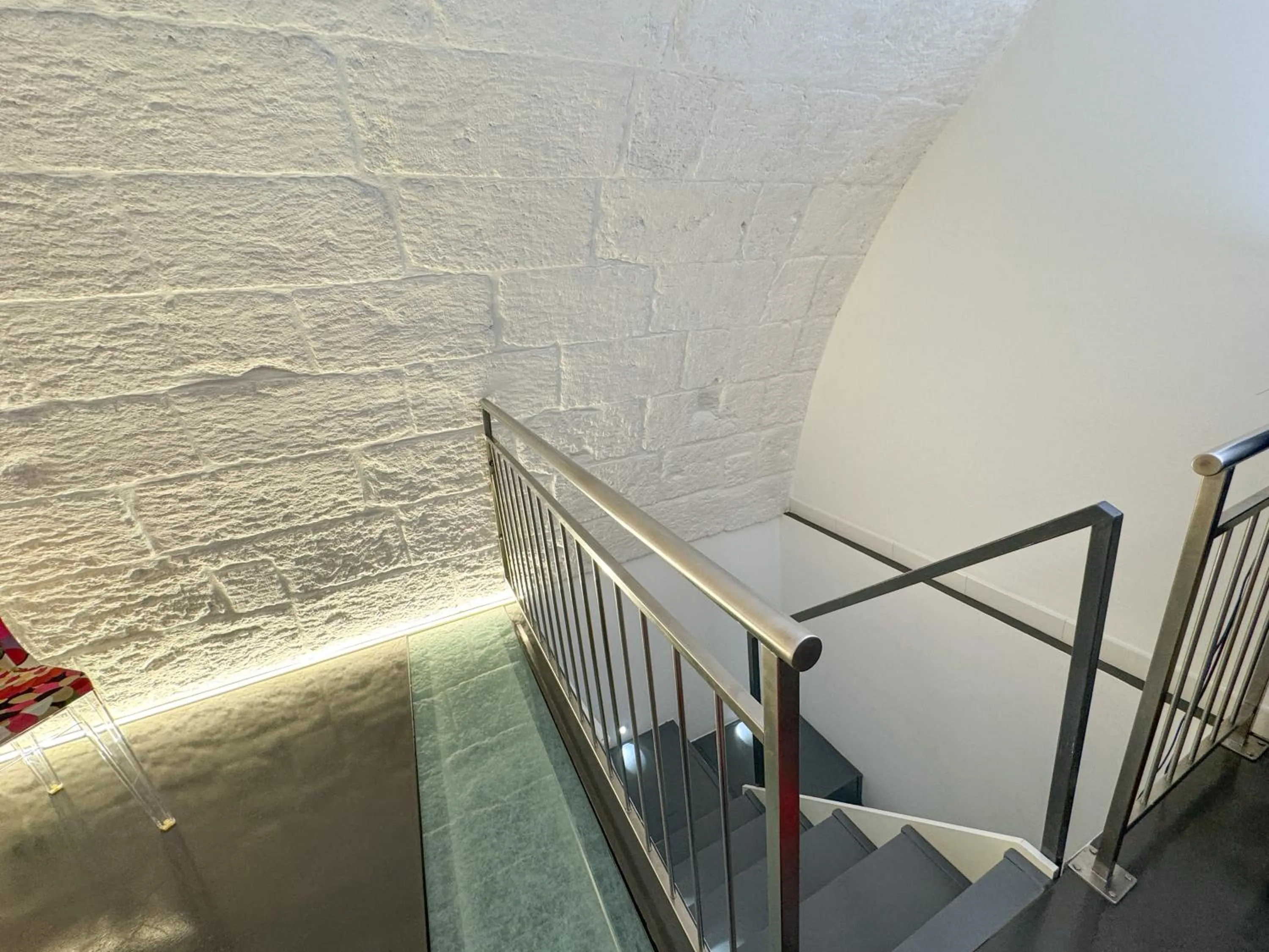 Photo of the whole room in Vingt Sept