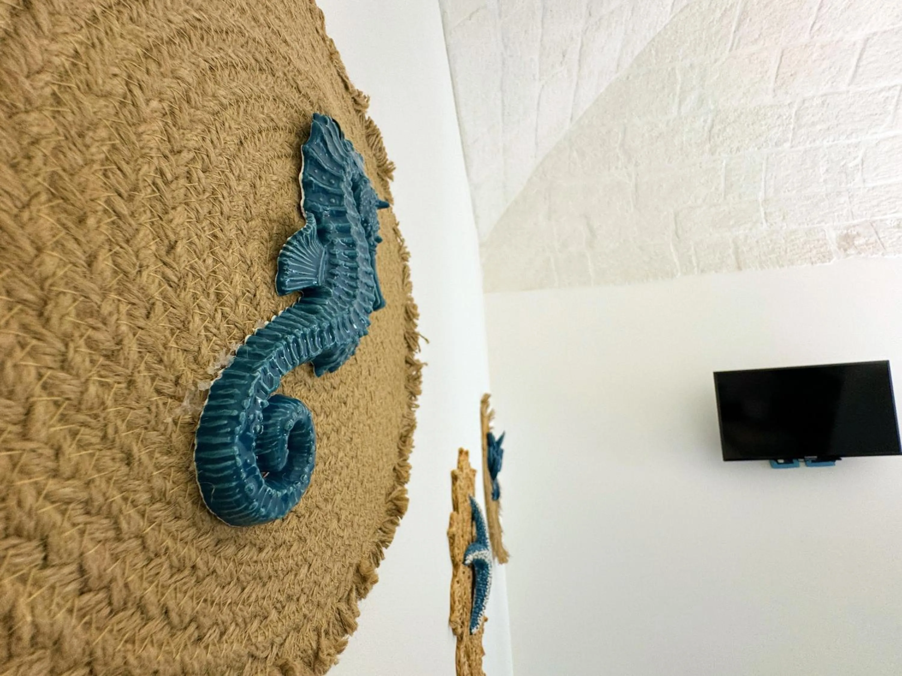 TV and multimedia in Vingt Sept