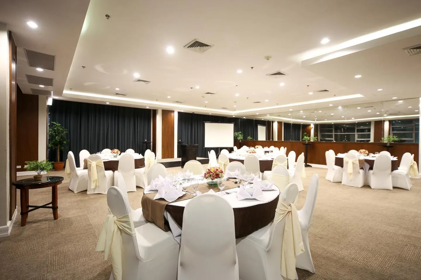 Banquet/Function facilities in Infinity Tower Suites