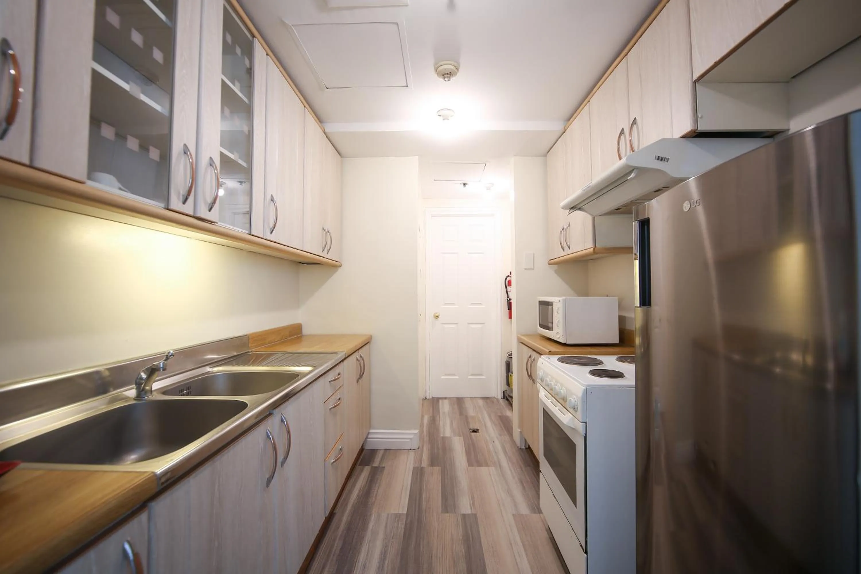 Kitchen or kitchenette in Infinity Tower Suites