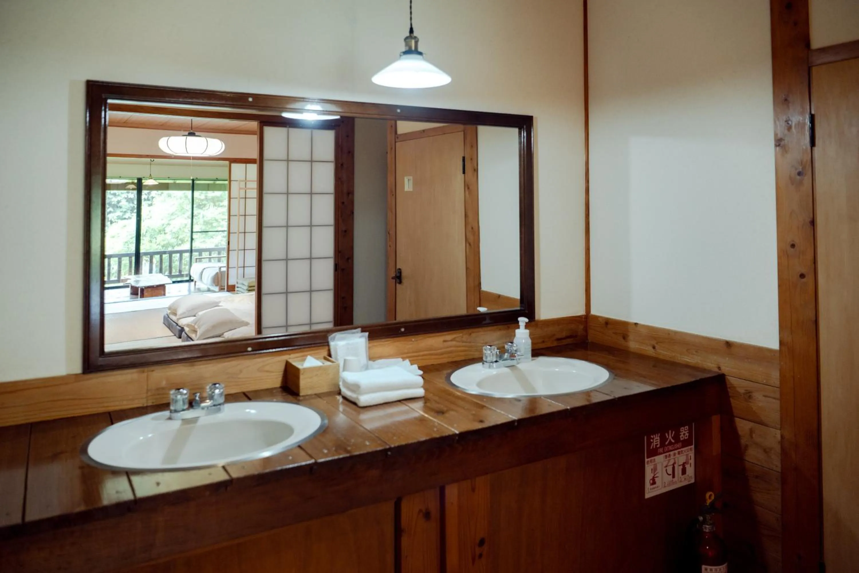 Photo of the whole room in 山荘 紗羅樹 Syaranoki