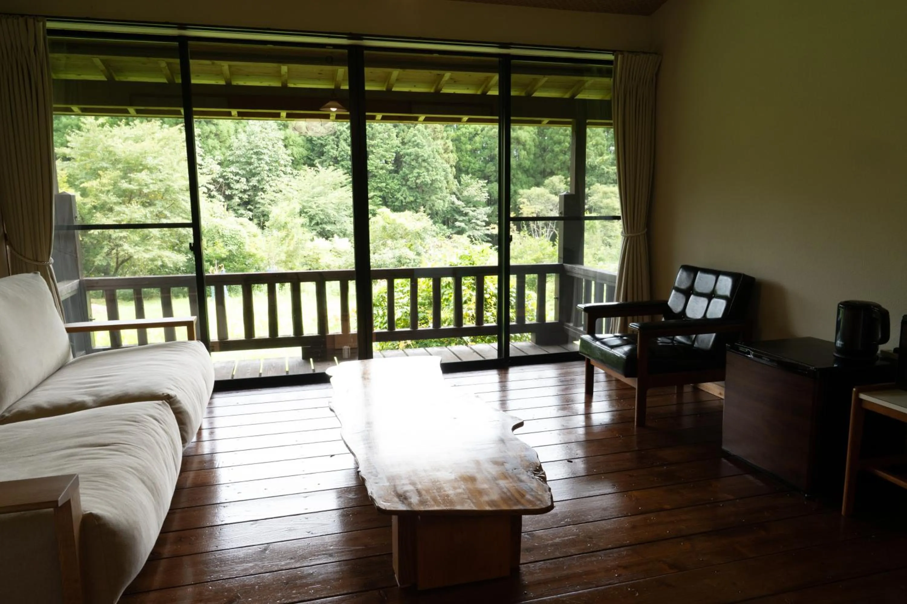 Photo of the whole room in 山荘 紗羅樹 Syaranoki