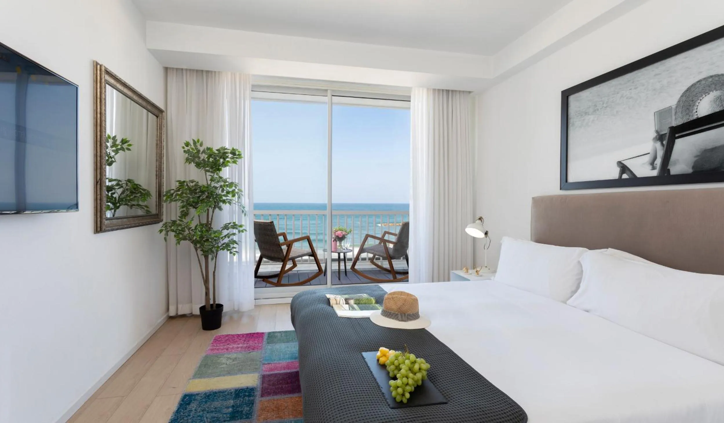 View (from property/room), Bed in Sea Executive Suites