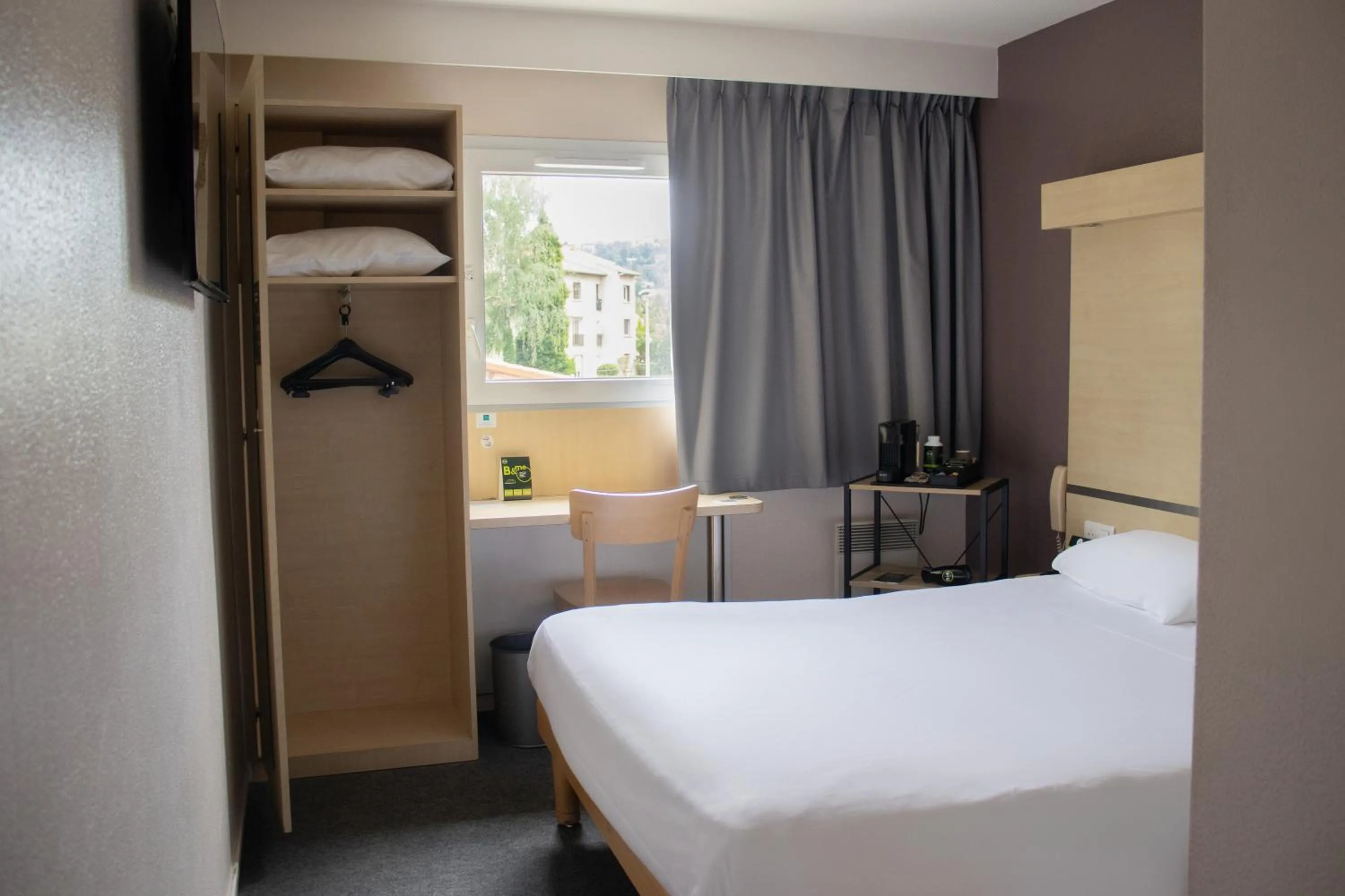 Coffee/tea facilities, Bed in B&B HOTEL Le Puy-en-Velay