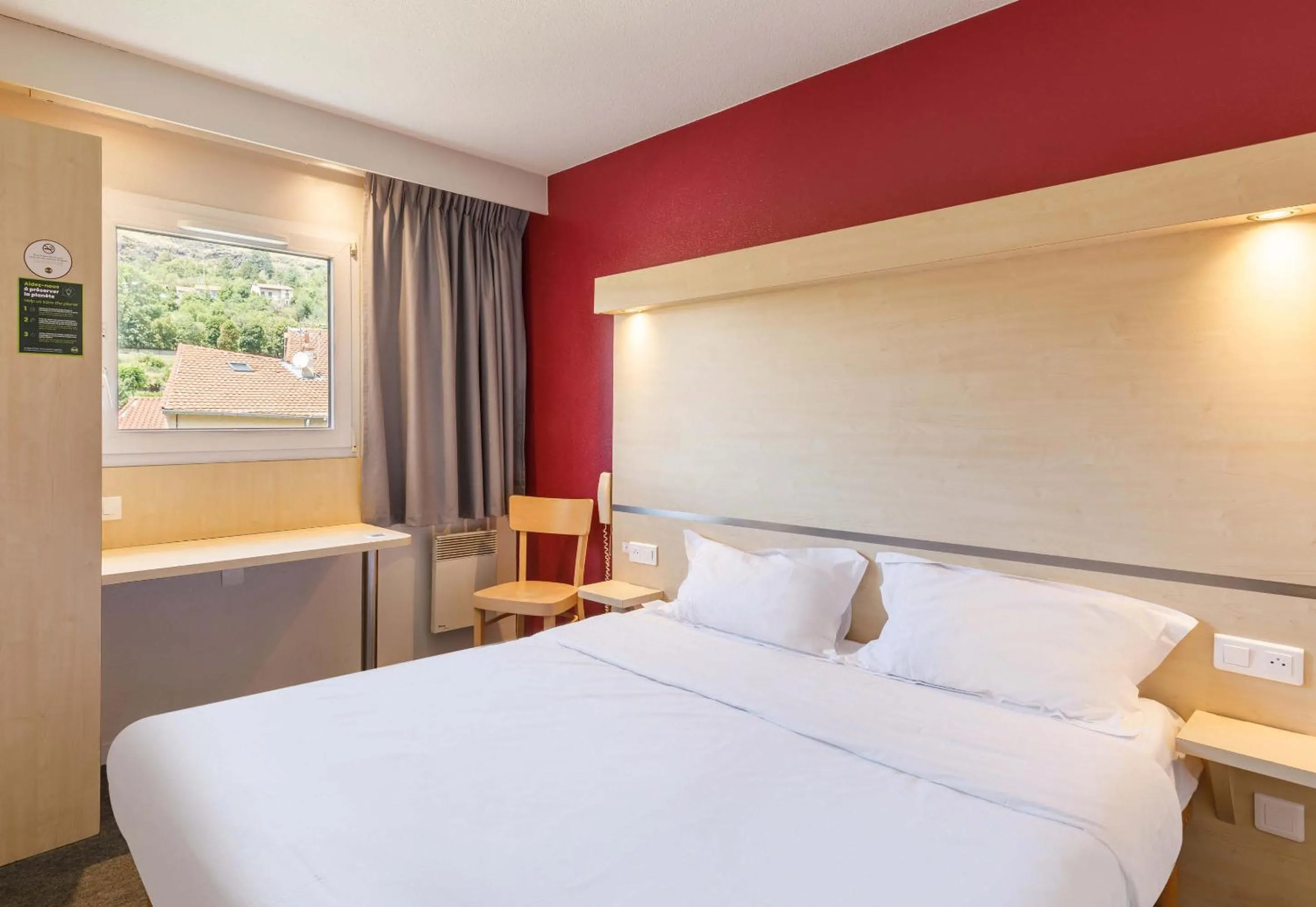 Bed in B&B HOTEL Le Puy-en-Velay