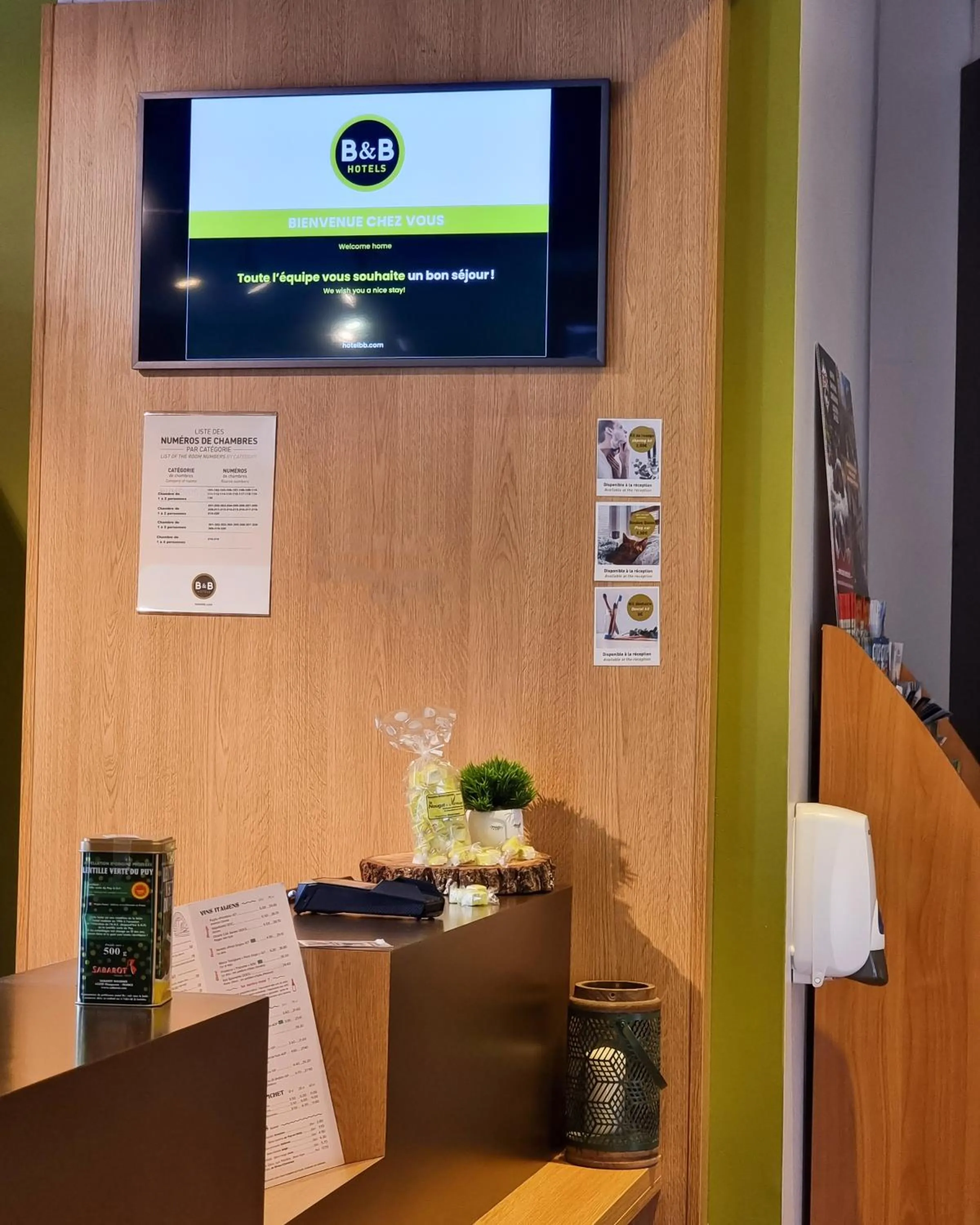 Lobby or reception in B&B HOTEL Le Puy-en-Velay