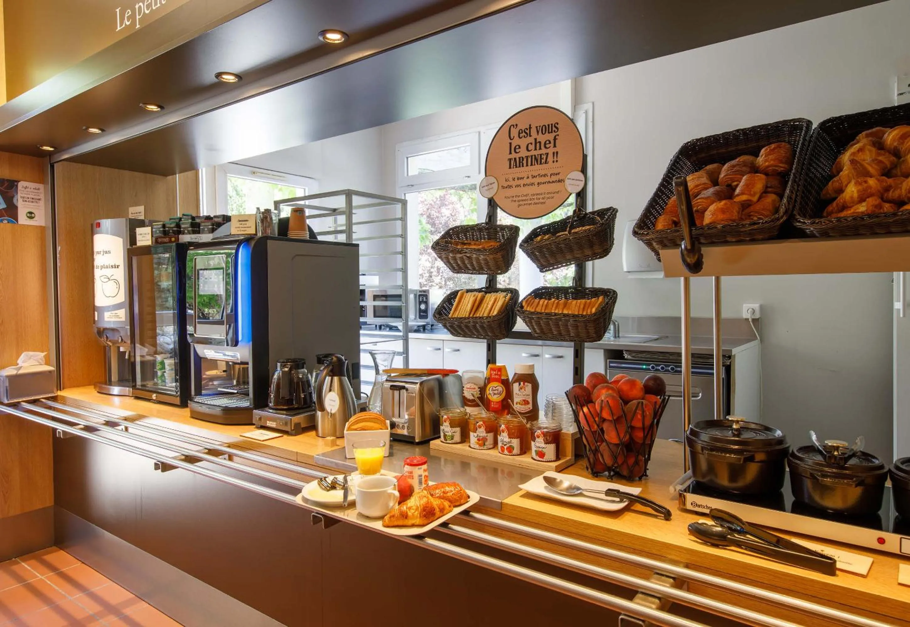 Buffet breakfast in B&B HOTEL Le Puy-en-Velay