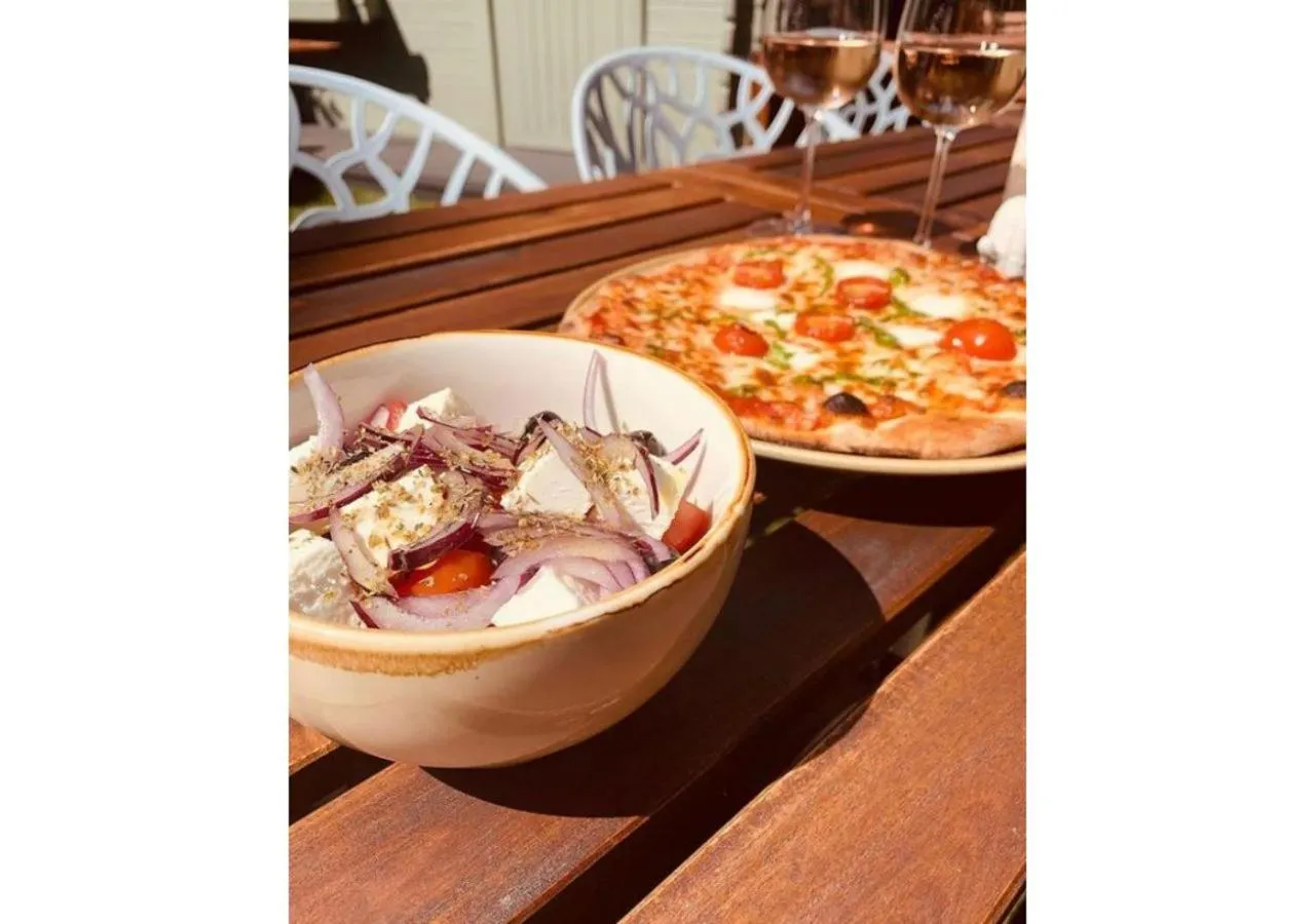 Restaurant/places to eat in Somerset House Boutique Hotel and Restaurant