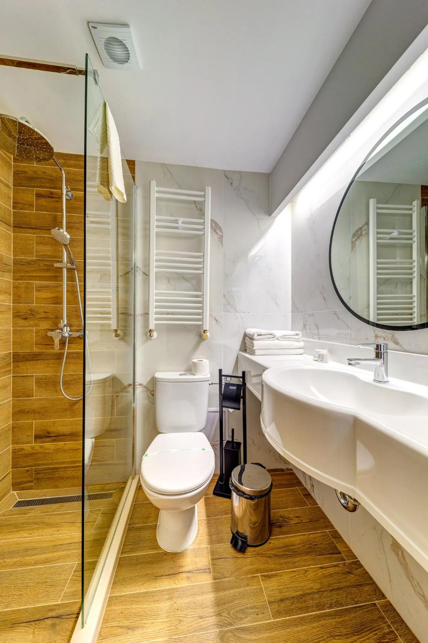 Bathroom in Grand Hotel Murgavets