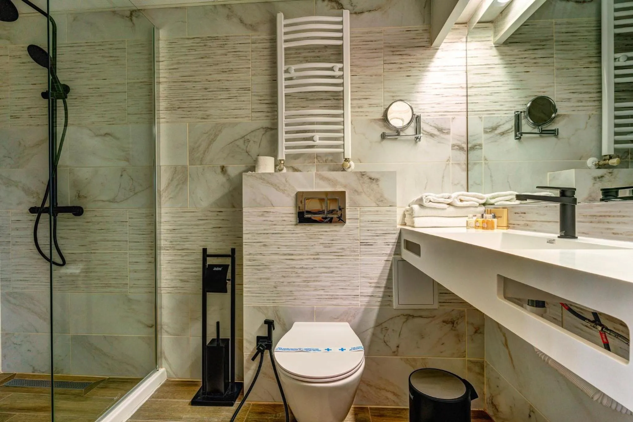 Shower in Grand Hotel Murgavets