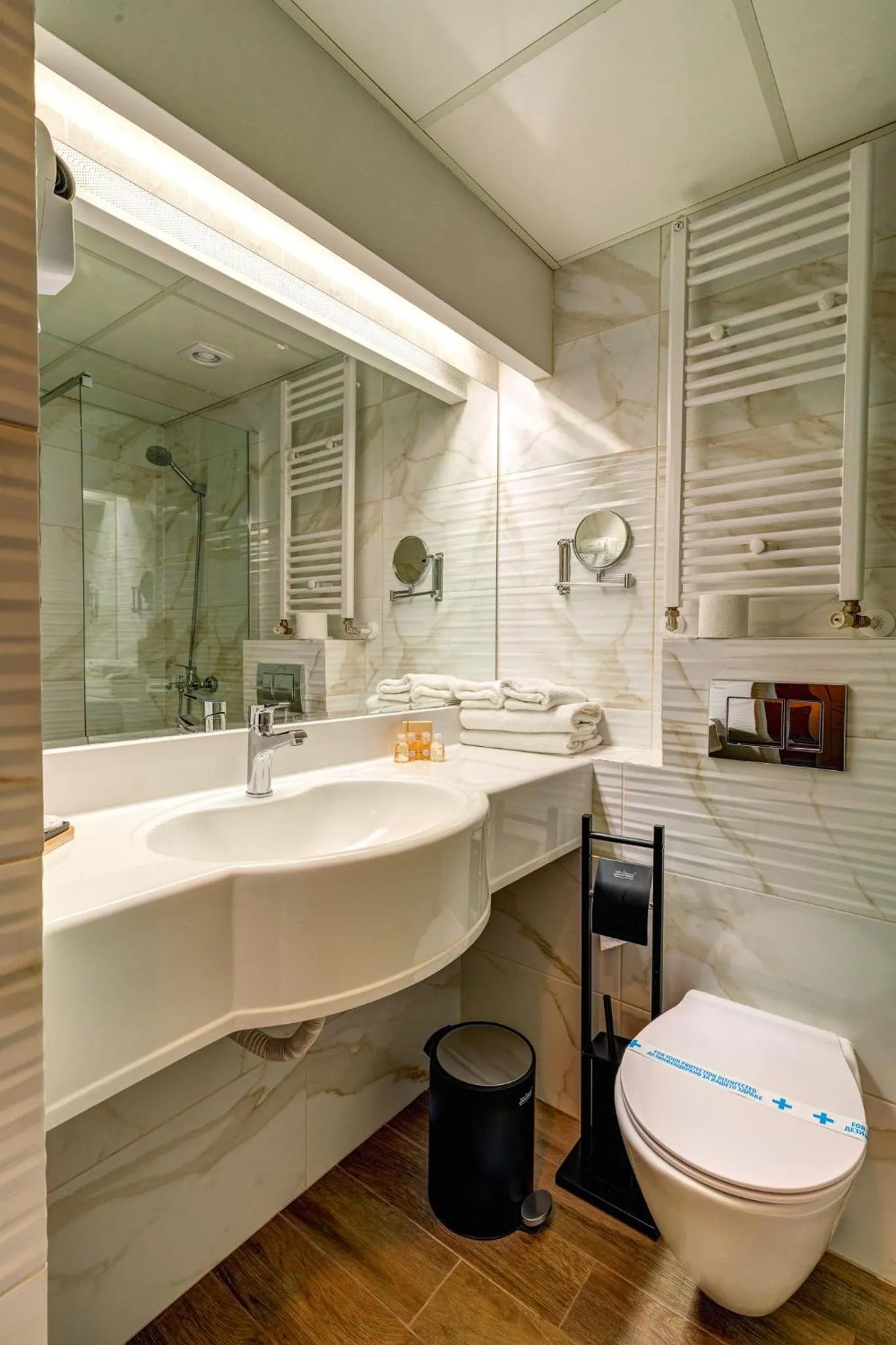 Bathroom in Grand Hotel Murgavets