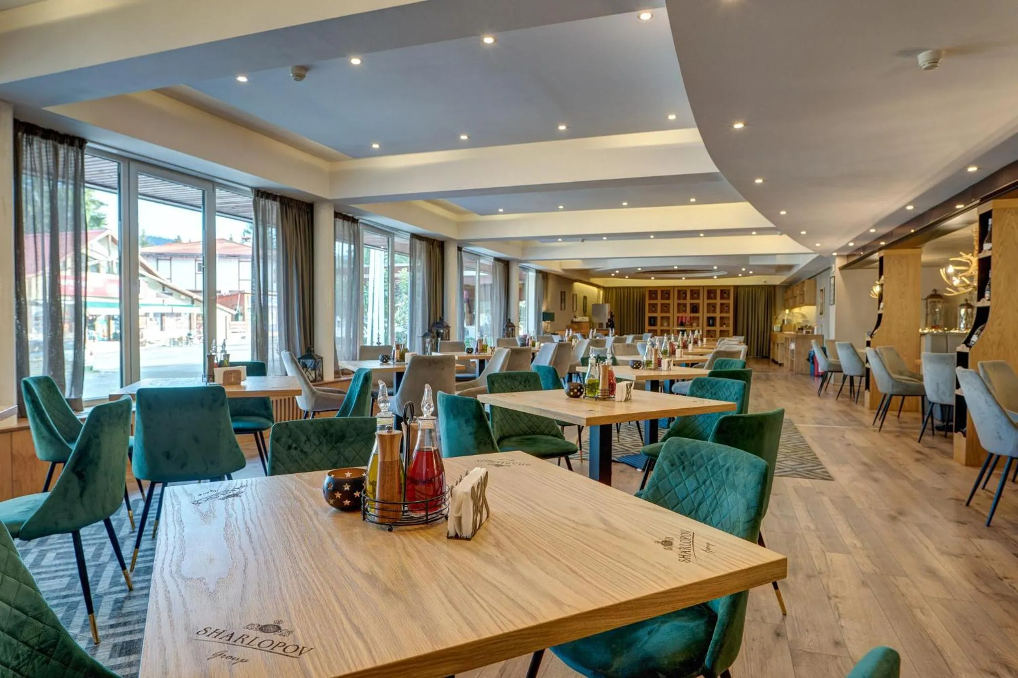 Restaurant/places to eat in Grand Hotel Murgavets