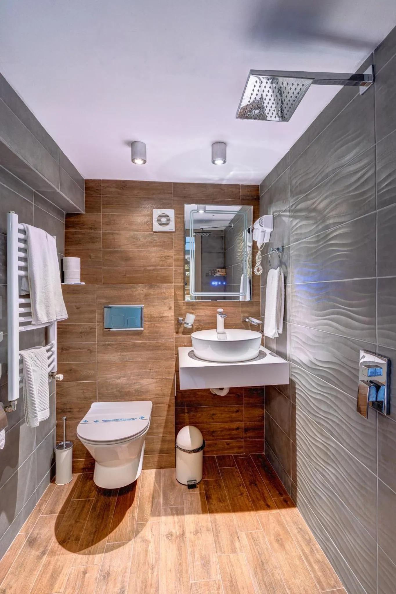 Shower in Grand Hotel Murgavets