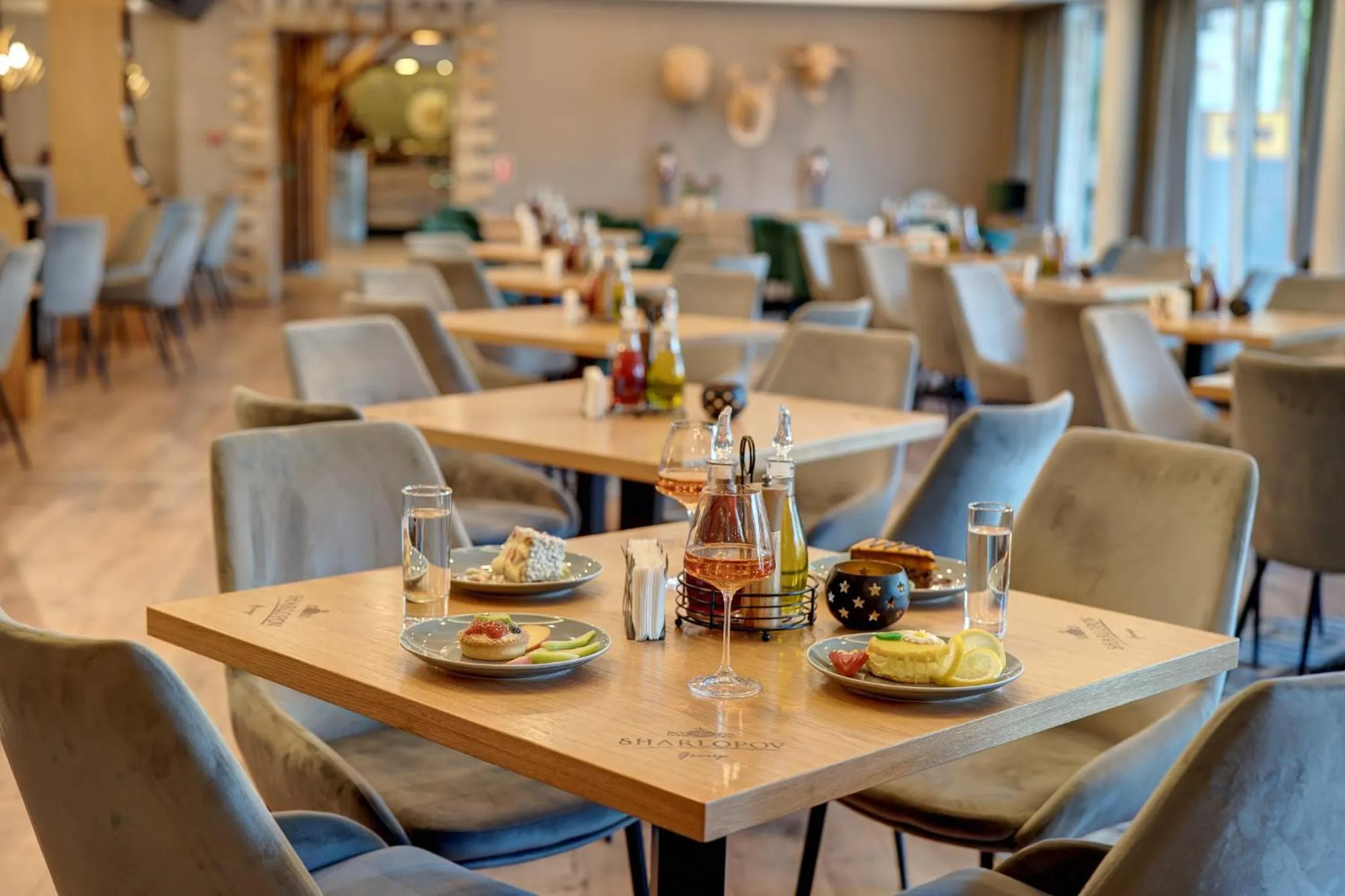 Restaurant/places to eat in Grand Hotel Murgavets