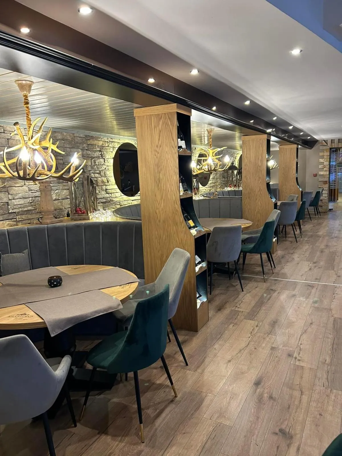 Restaurant/places to eat in Grand Hotel Murgavets