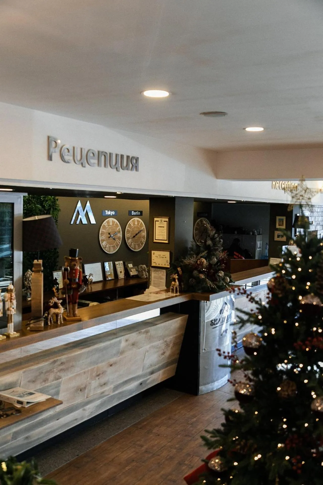 Lobby or reception in Grand Hotel Murgavets