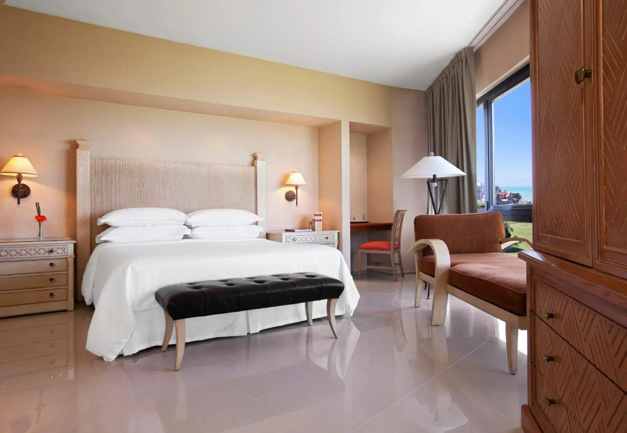 1 Bedroom Executive Suite, Bedroom 1: 1 King, Bedroom 2 Sea View in Sheraton Mar Del Plata Hotel 1 Bedroom Executive Suite, Bedroom 1: 1 King, Bedroom 2 Sea View in Sheraton Mar Del Plata Hotel