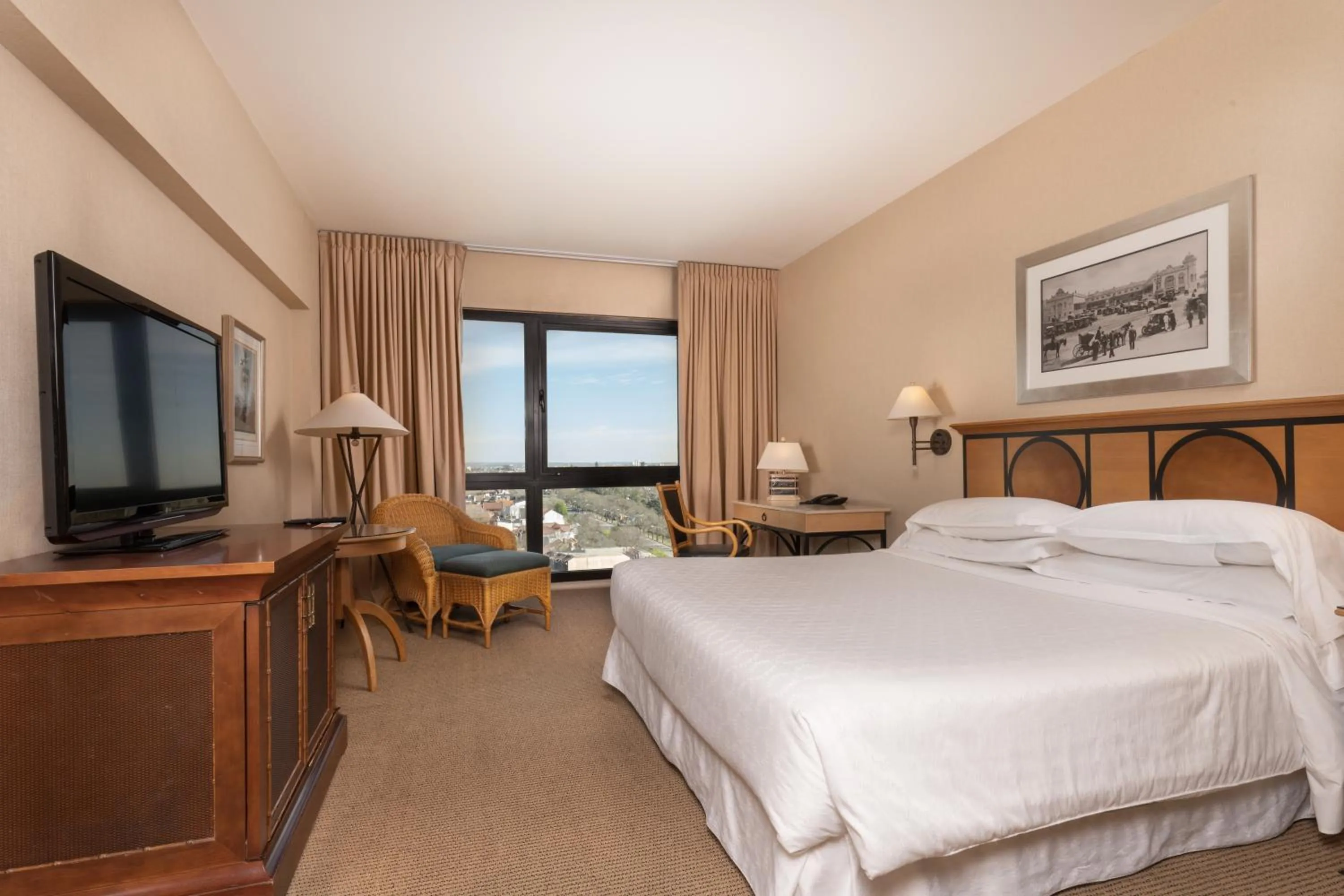 Photo of the whole room, Bed in Sheraton Mar Del Plata Hotel