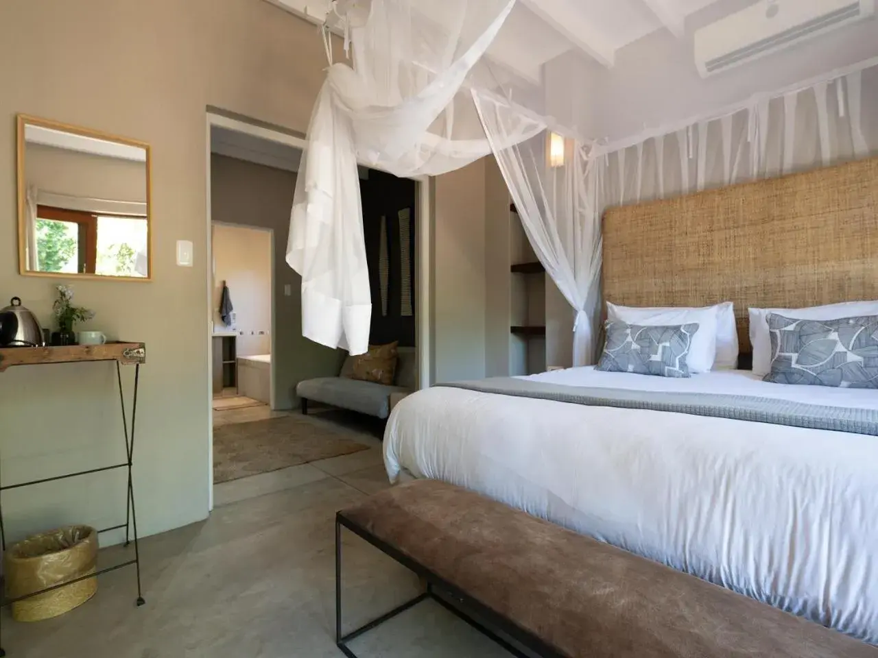 Luxury Suite - single occupancy in eKhaya Bush Villa Luxury Suite - single occupancy in eKhaya Bush Villa