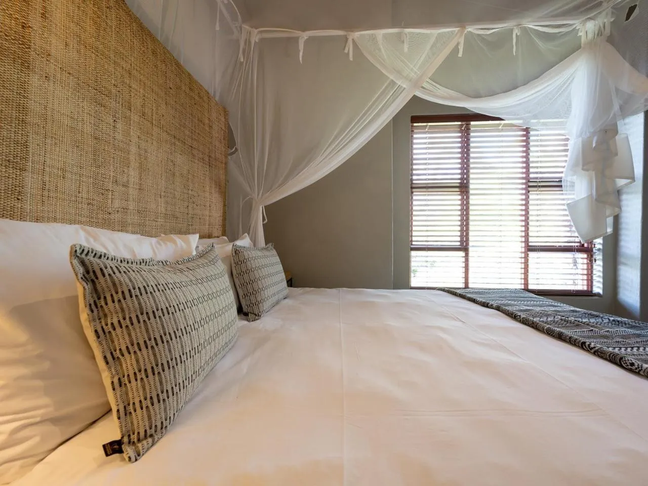 Bed in eKhaya Bush Lodge