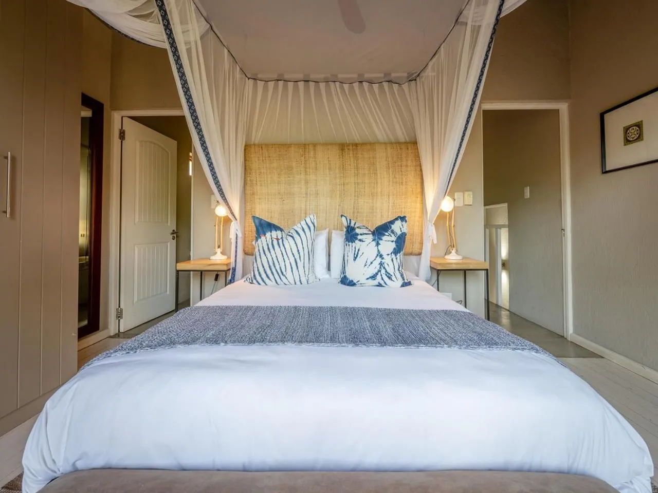 Bed in eKhaya Bush Lodge