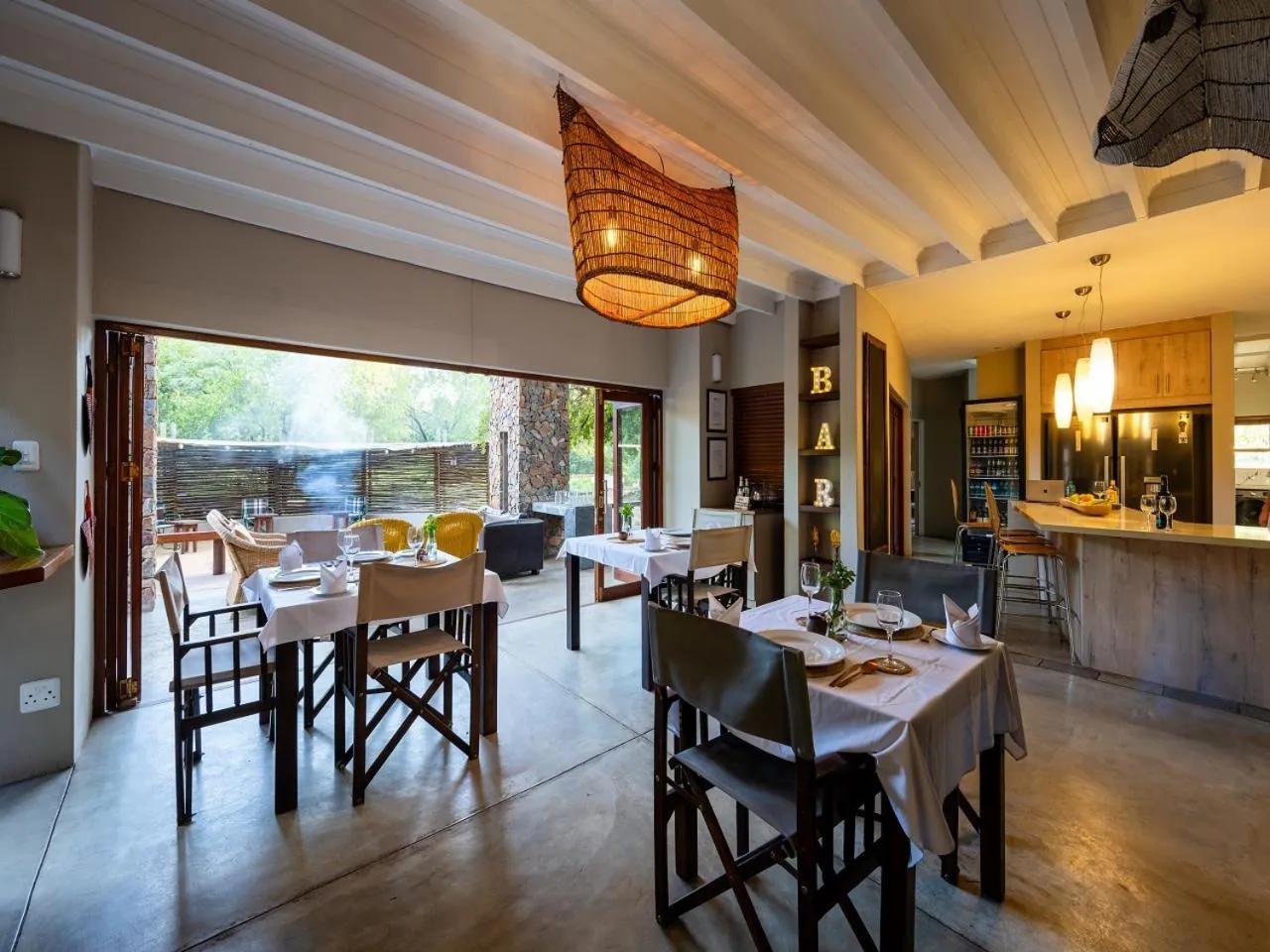 Lounge or bar in eKhaya Bush Lodge