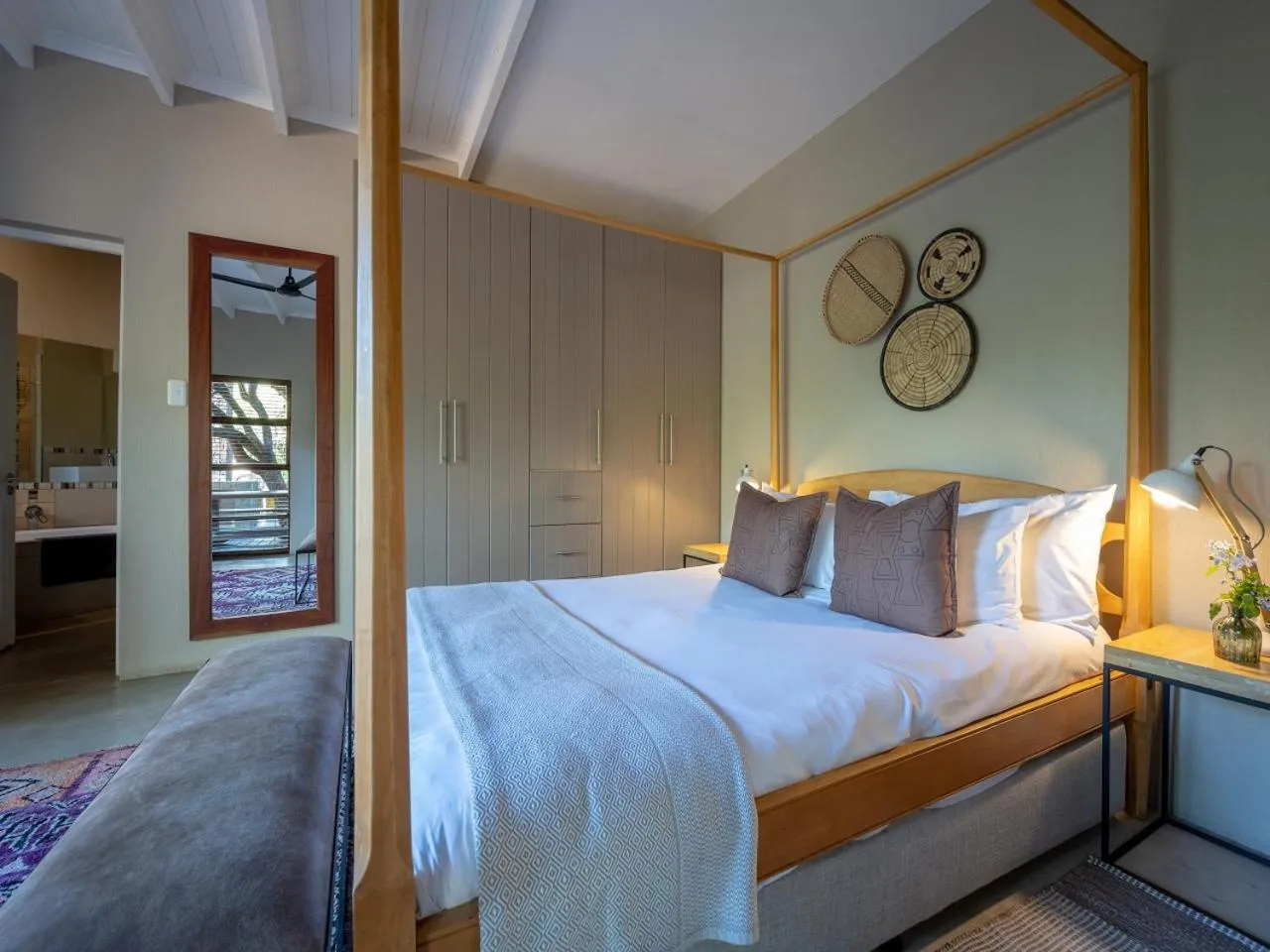 Bed in eKhaya Bush Lodge