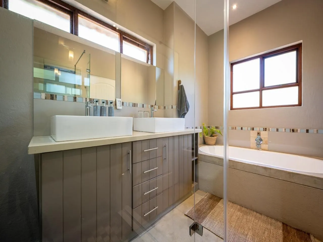 Bathroom in eKhaya Bush Lodge