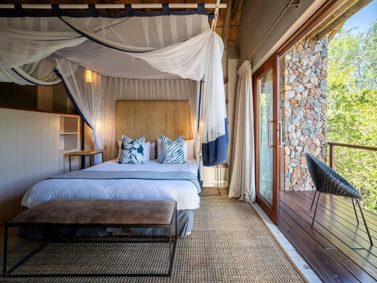 Bed in eKhaya Bush Lodge