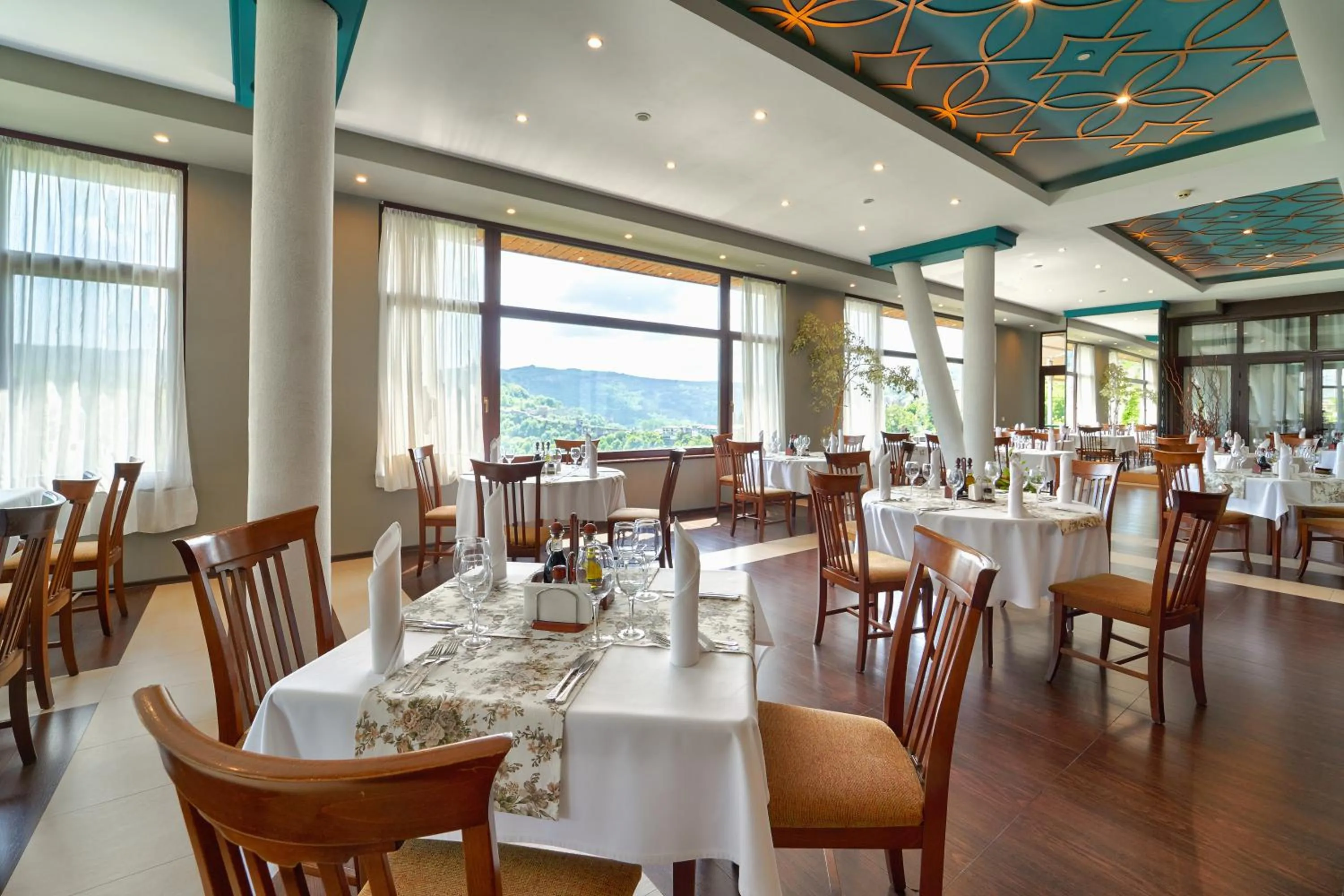 Restaurant/places to eat in Yantra Grand Hotel