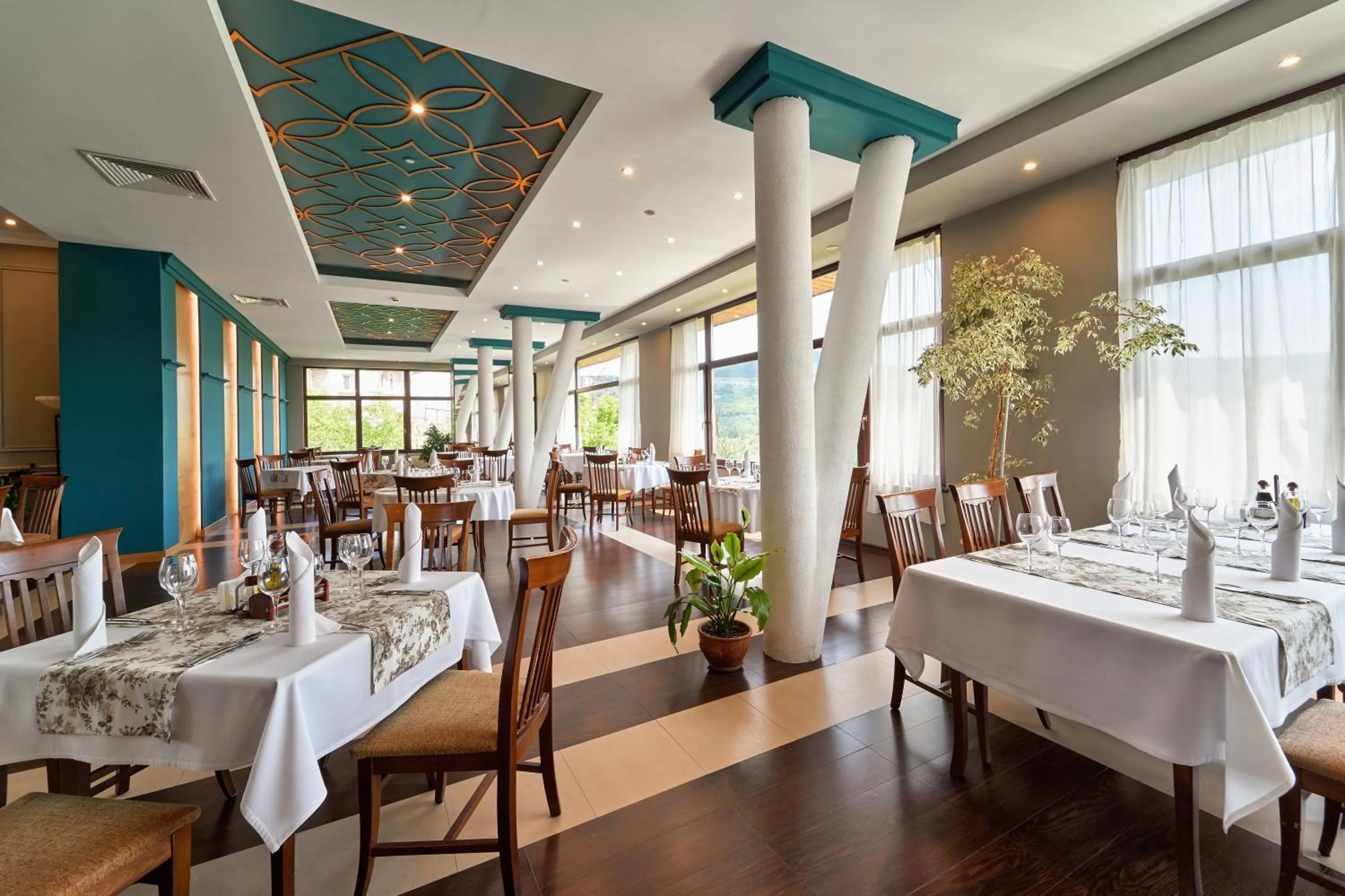 Food and drinks in Yantra Grand Hotel