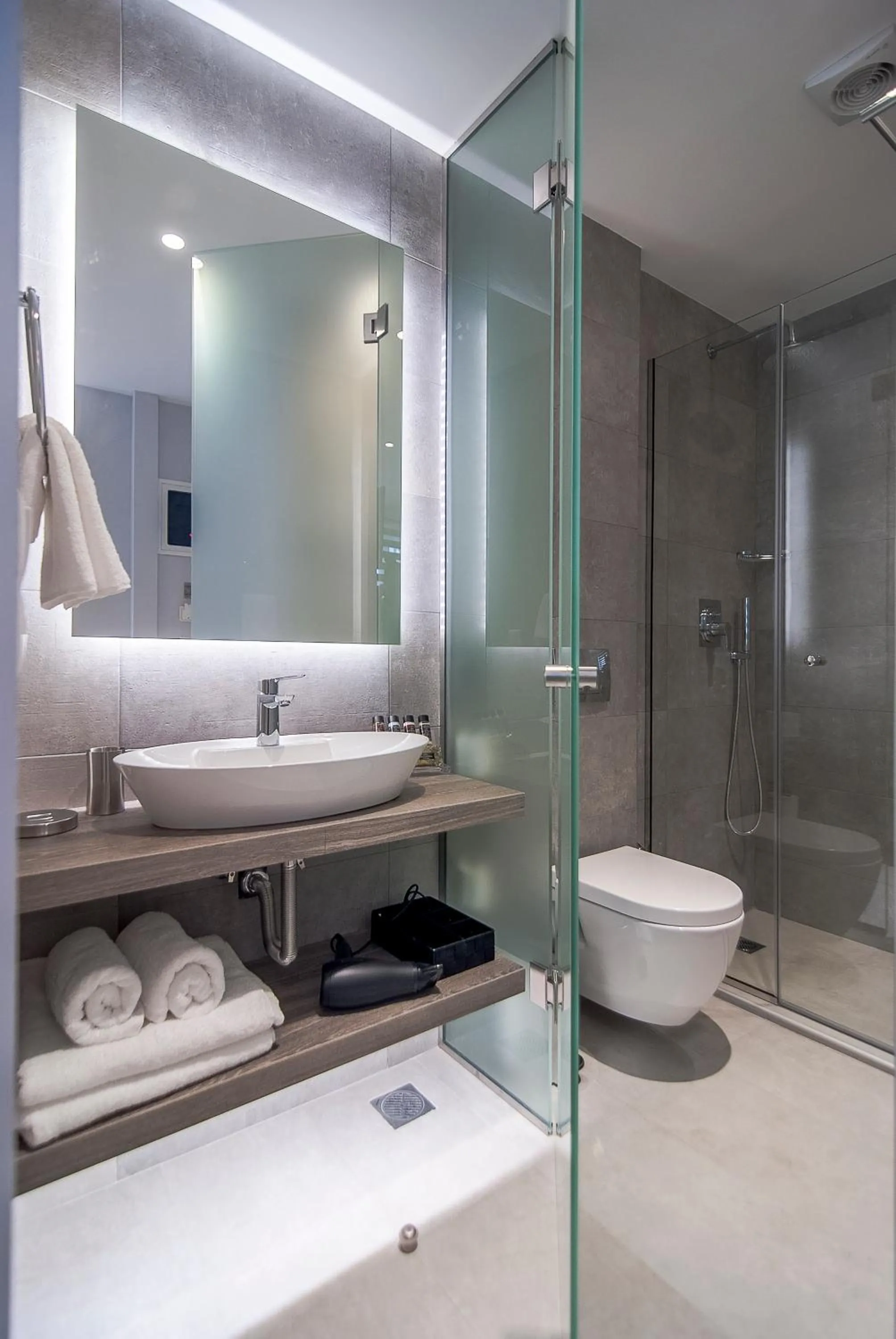 Toilet in Acropolis Stay