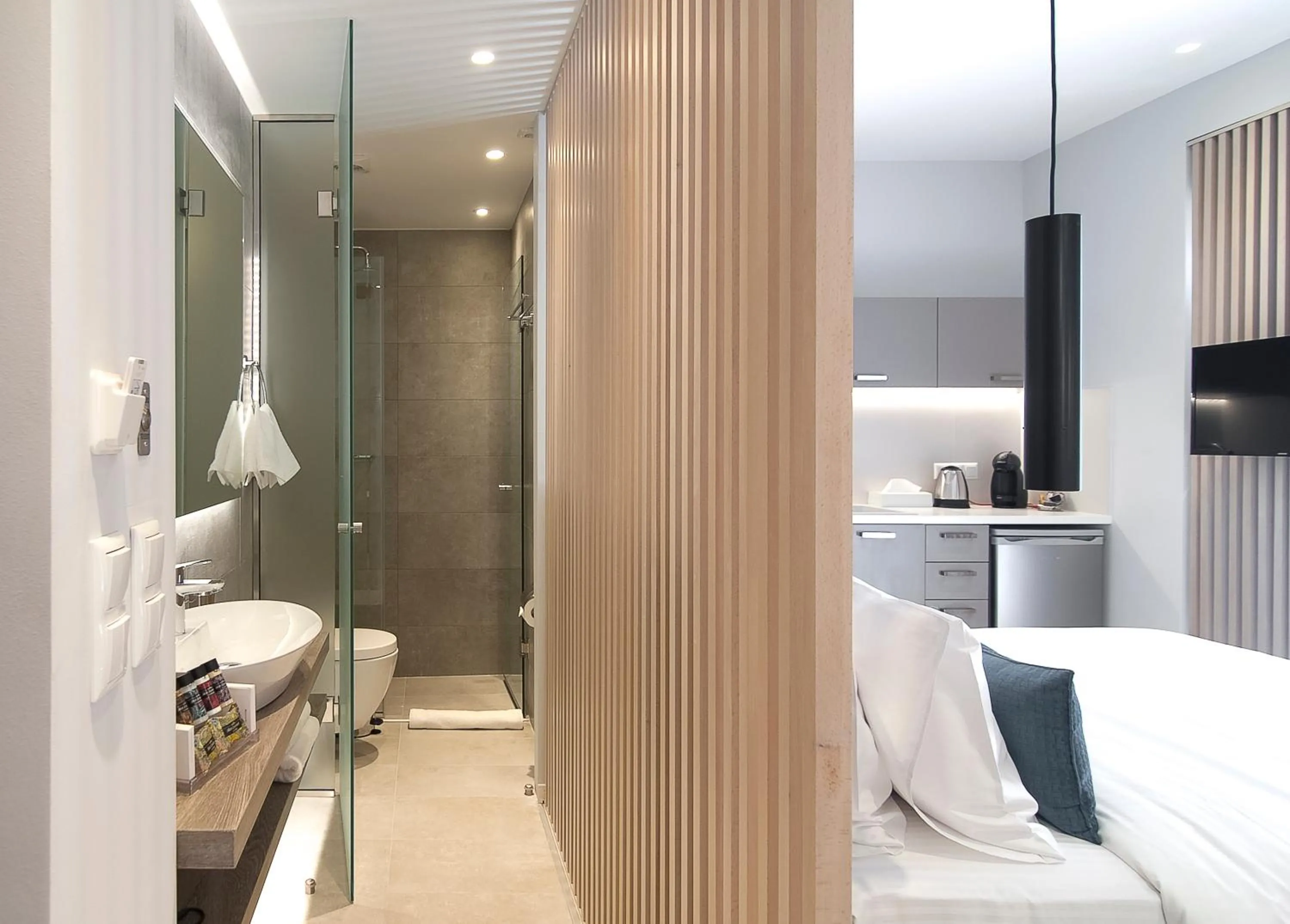 Bathroom, Bed in Acropolis Stay