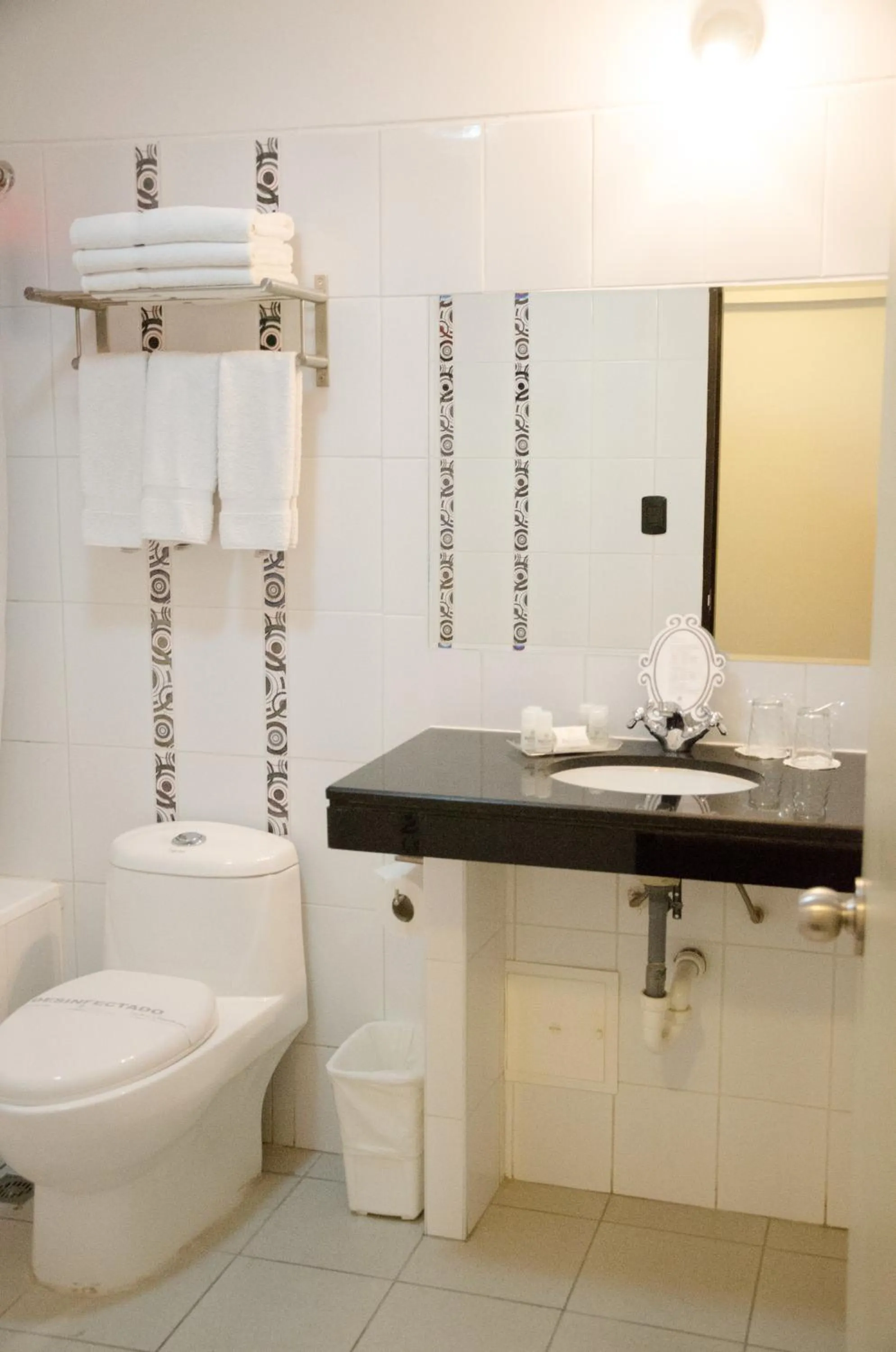 Bathroom in Hotel Britania Miraflores