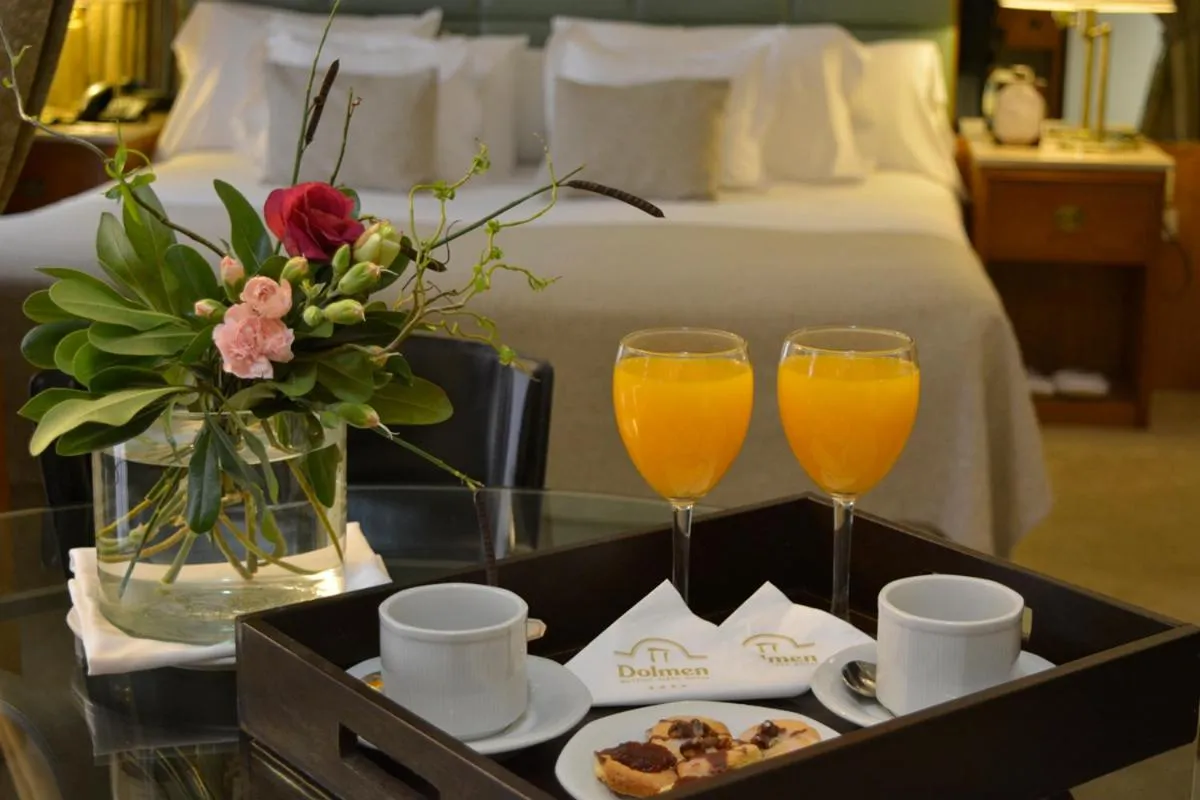 Living room, Bed in Hotel Dolmen