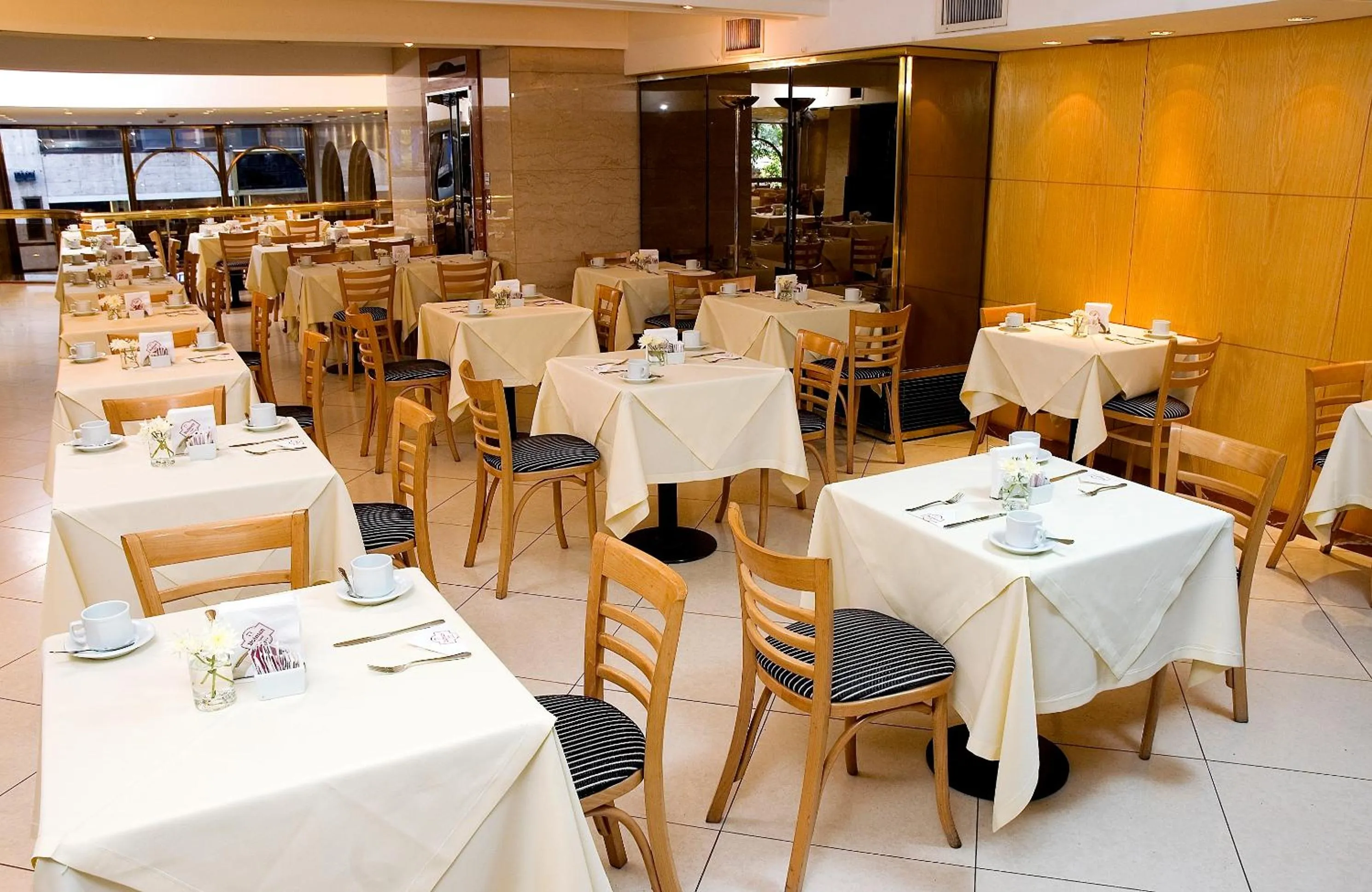 Restaurant/places to eat in Hotel Dolmen