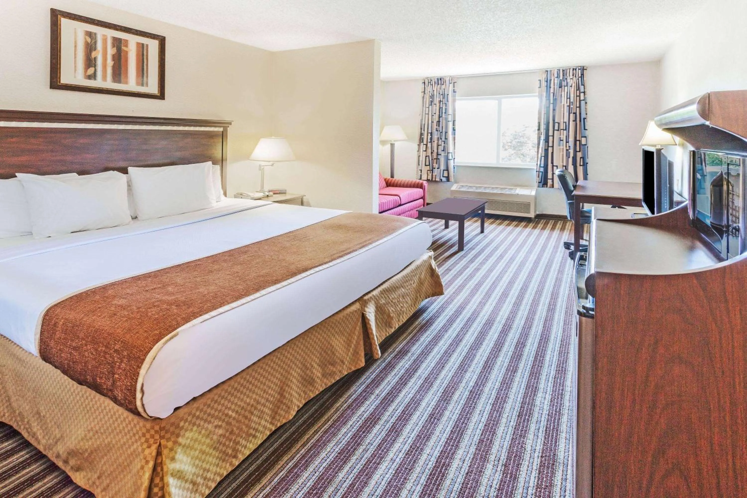 Photo of the whole room, Bed in Days Inn & Suites by Wyndham Vancouver