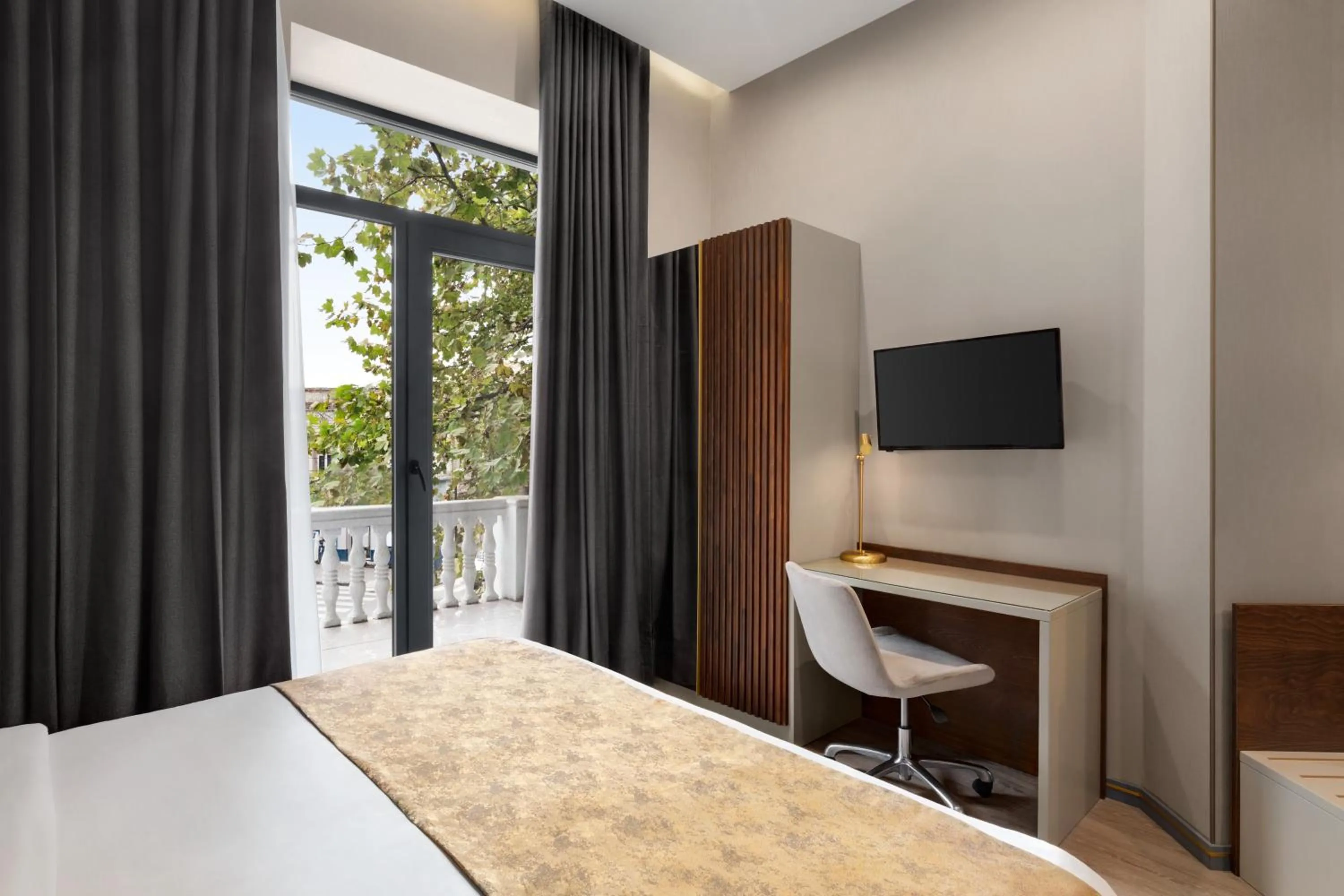 TV and multimedia, Bed in Tbilisi Chambers, Trademark Collection by Wyndham
