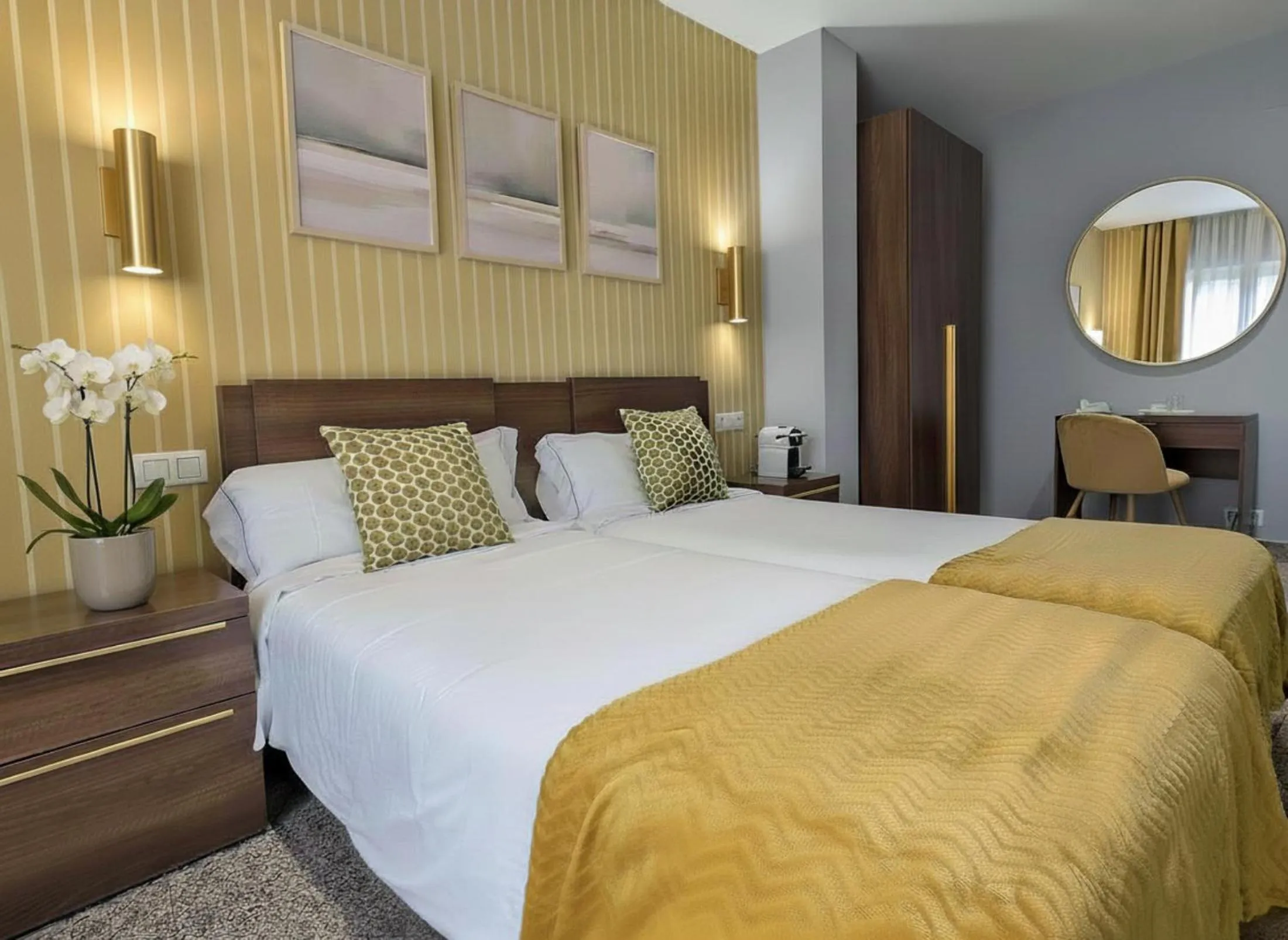 Bed in Hotel Arcos Catedral