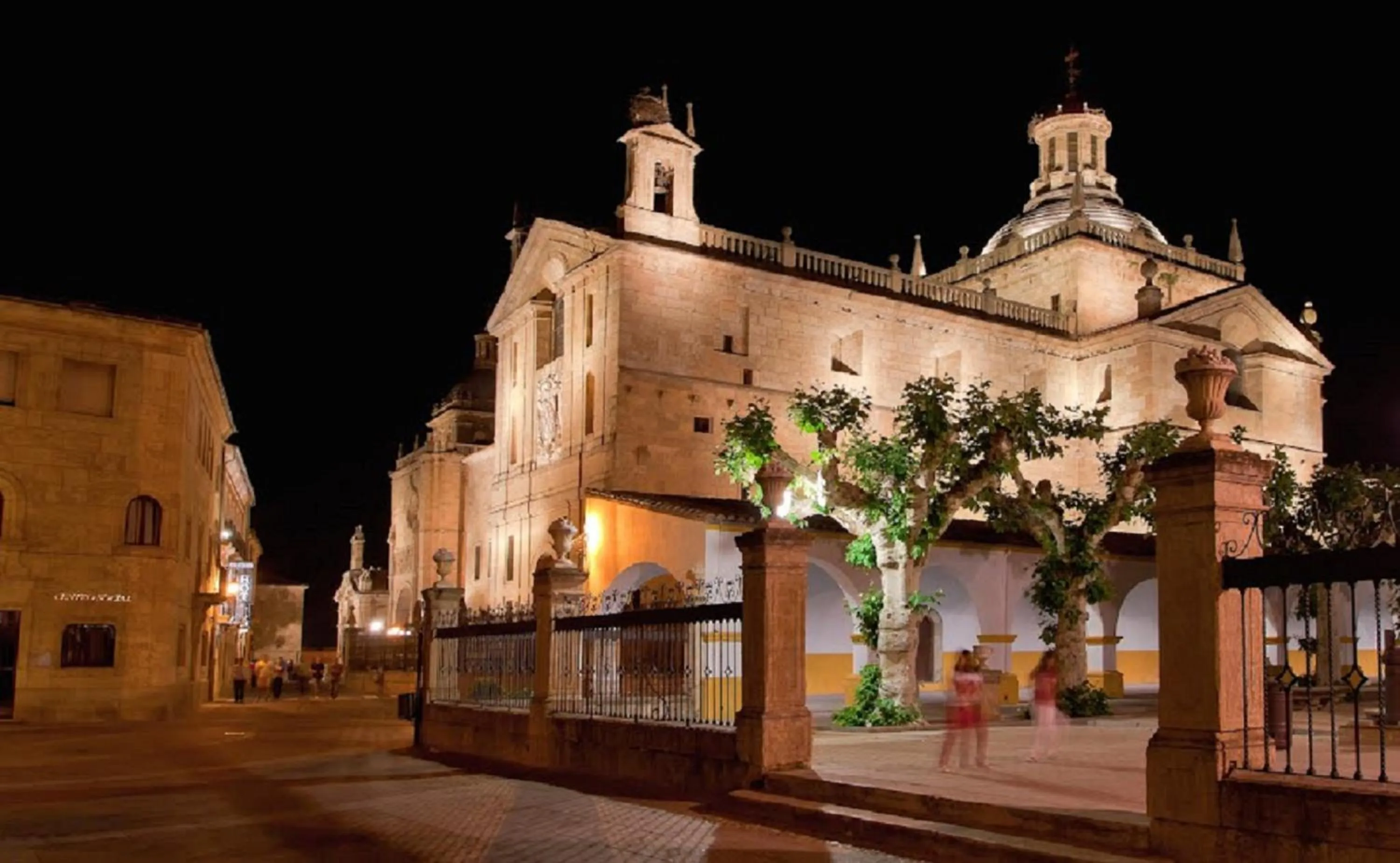 Facade/entrance in Hotel Arcos Catedral